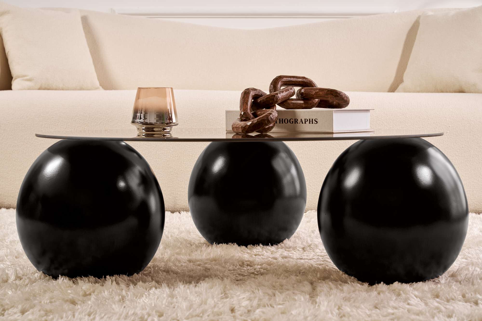 Miro - Black, Bronze in Schwarz
 Bronze präsentiert im Onlineshop von KAQTU Design AG. Beistelltisch ist von Nordure
