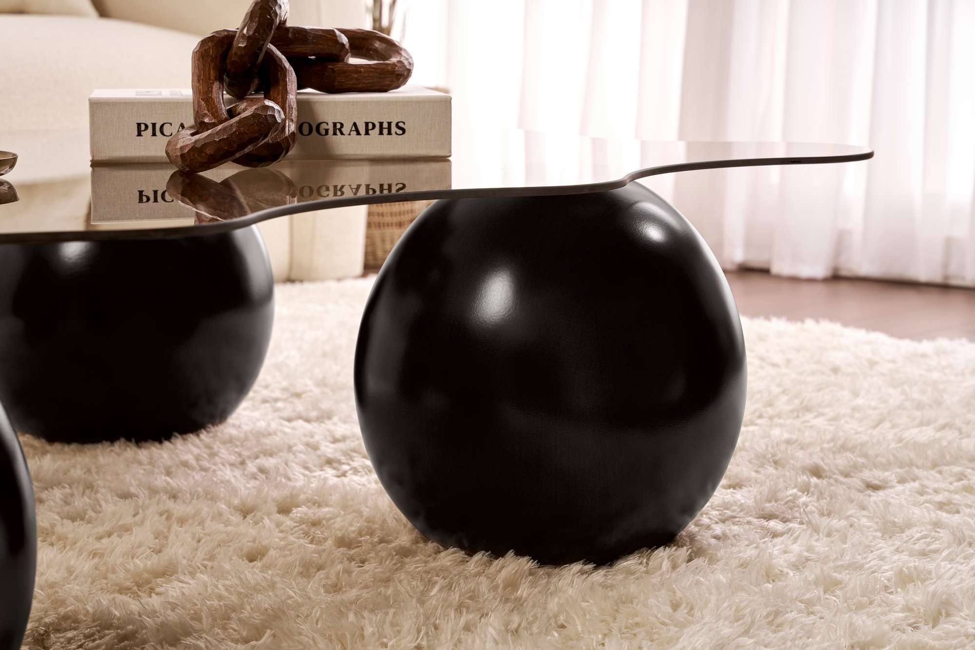 Noxa - Black, Grey in Schwarz
 Grau präsentiert im Onlineshop von KAQTU Design AG. Beistelltisch ist von Nordure