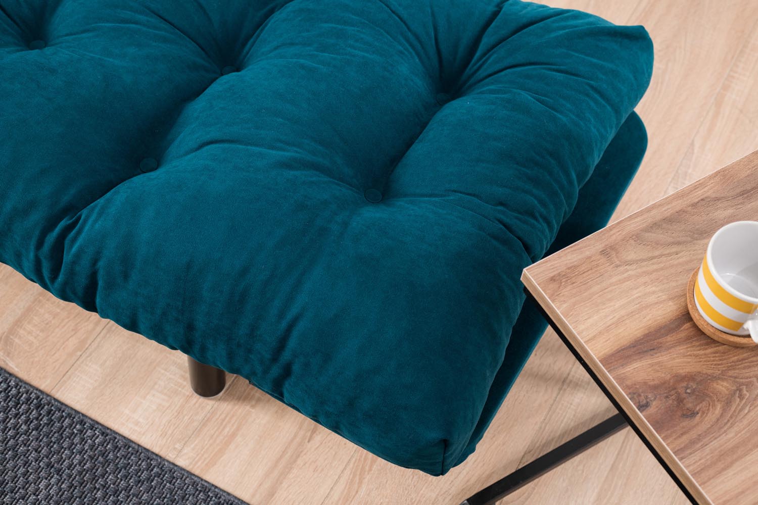Nitta - Petrol Blue in Petrol Blau präsentiert im Onlineshop von KAQTU Design AG. Bettsofa ist von Atelier Del Sofa