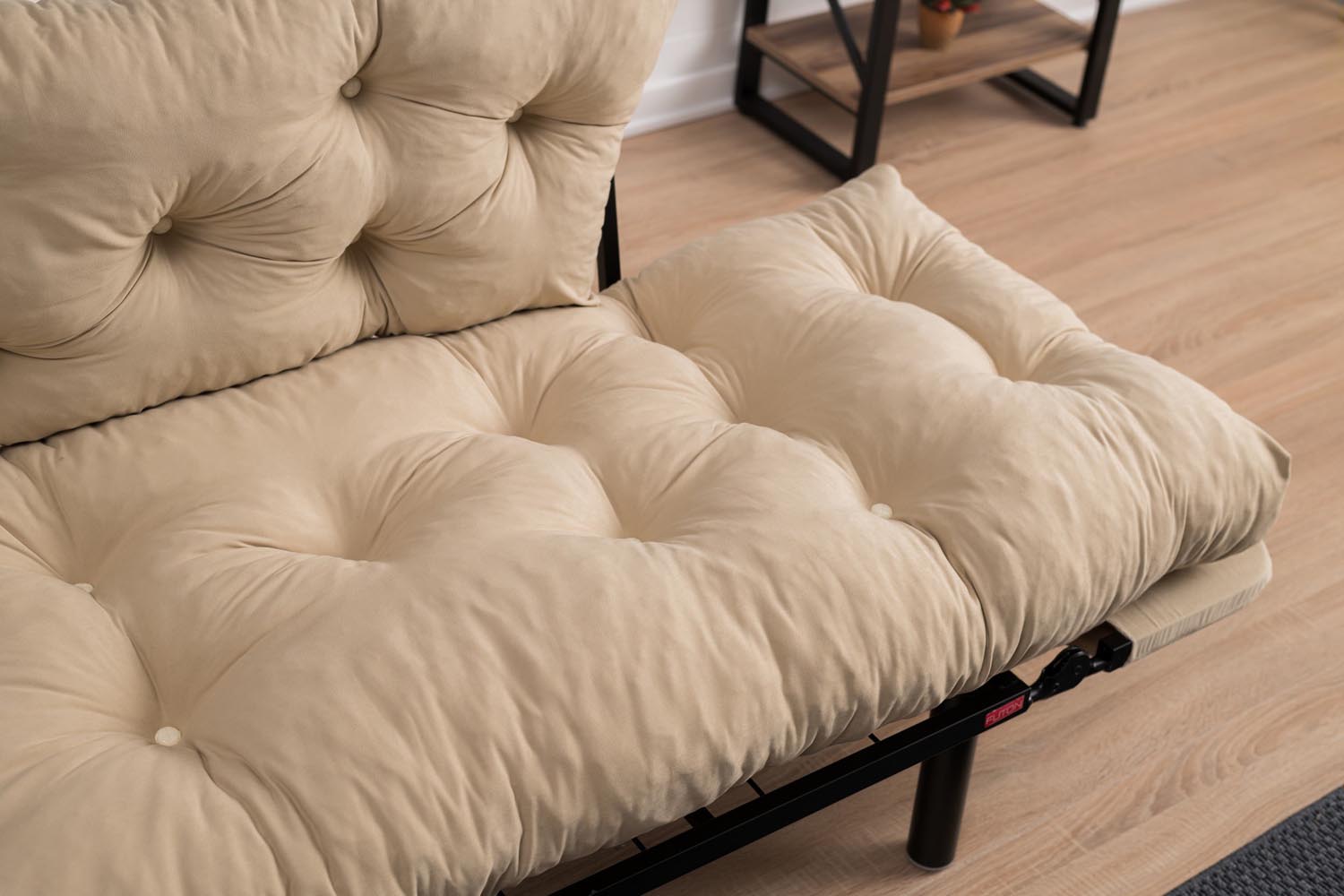 Nitta - Cream in Sahne präsentiert im Onlineshop von KAQTU Design AG. Bettsofa ist von Atelier Del Sofa