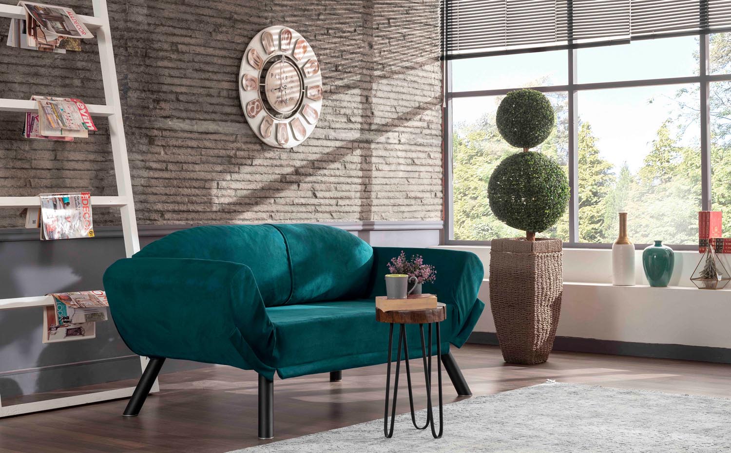 Genzo - Petrol Blue in Petrol Blau präsentiert im Onlineshop von KAQTU Design AG. Bettsofa ist von Atelier Del Sofa