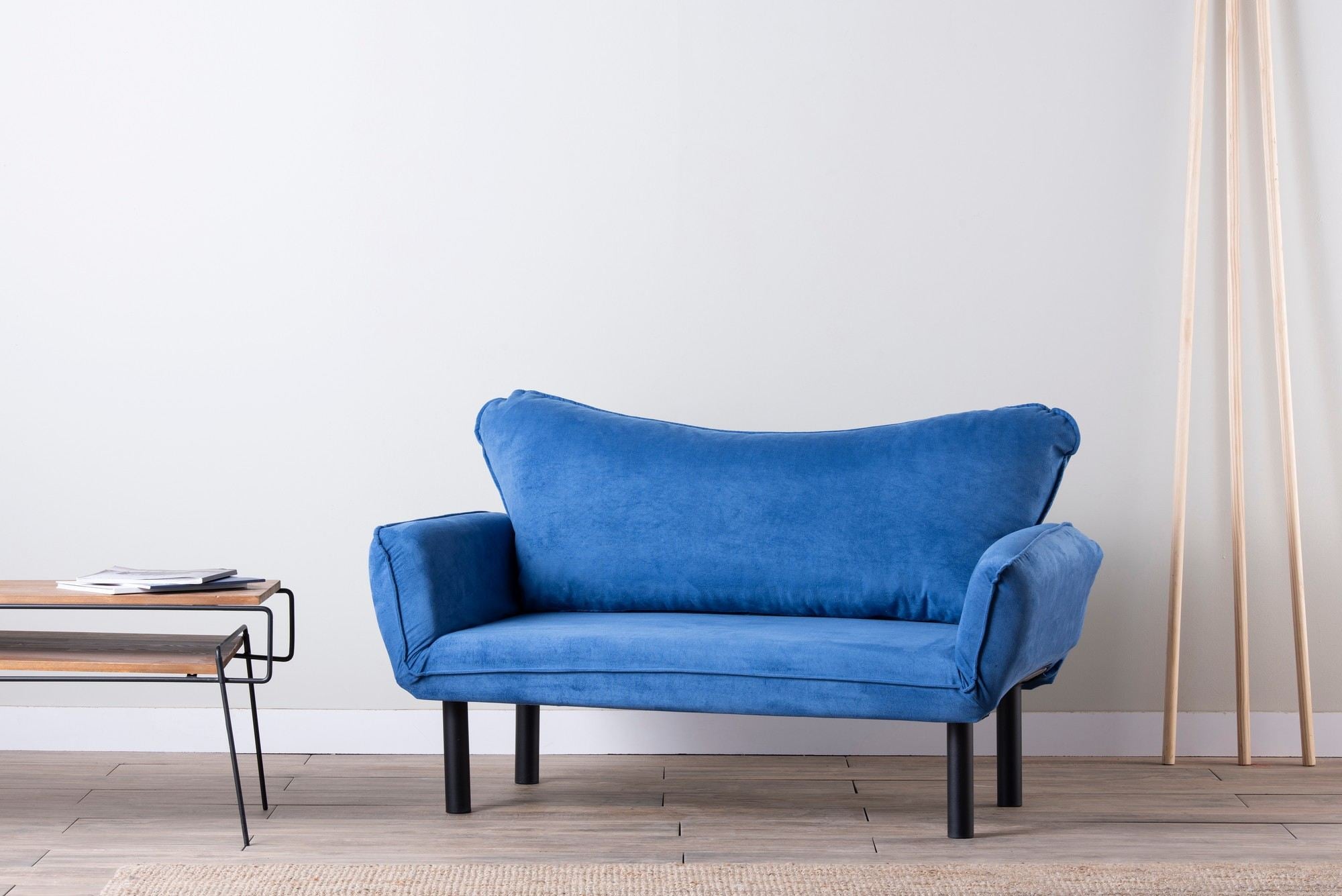Chatto - Blue in Blau präsentiert im Onlineshop von KAQTU Design AG. Bettsofa ist von Atelier Del Sofa