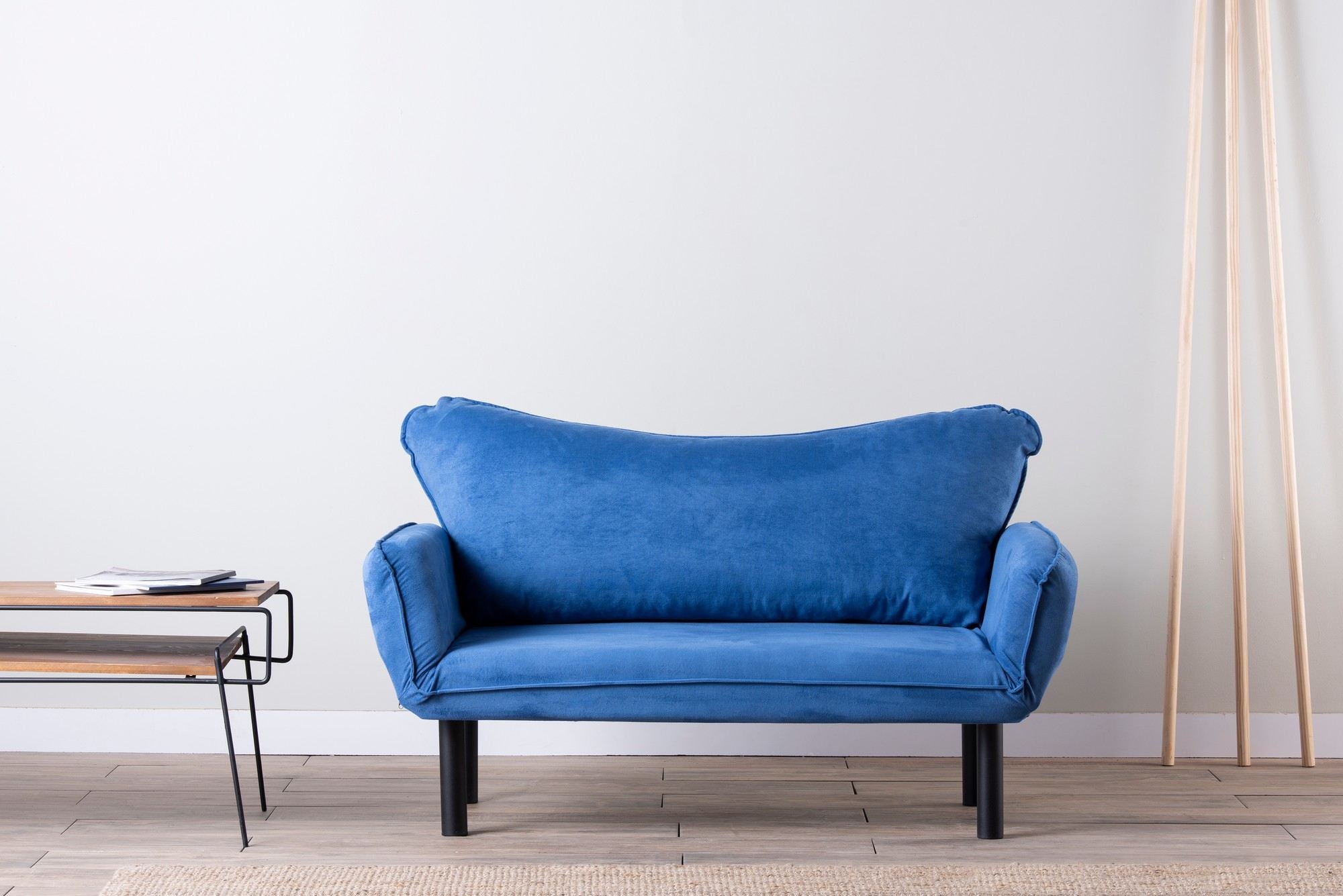 Chatto - Blue in Blau präsentiert im Onlineshop von KAQTU Design AG. Bettsofa ist von Atelier Del Sofa