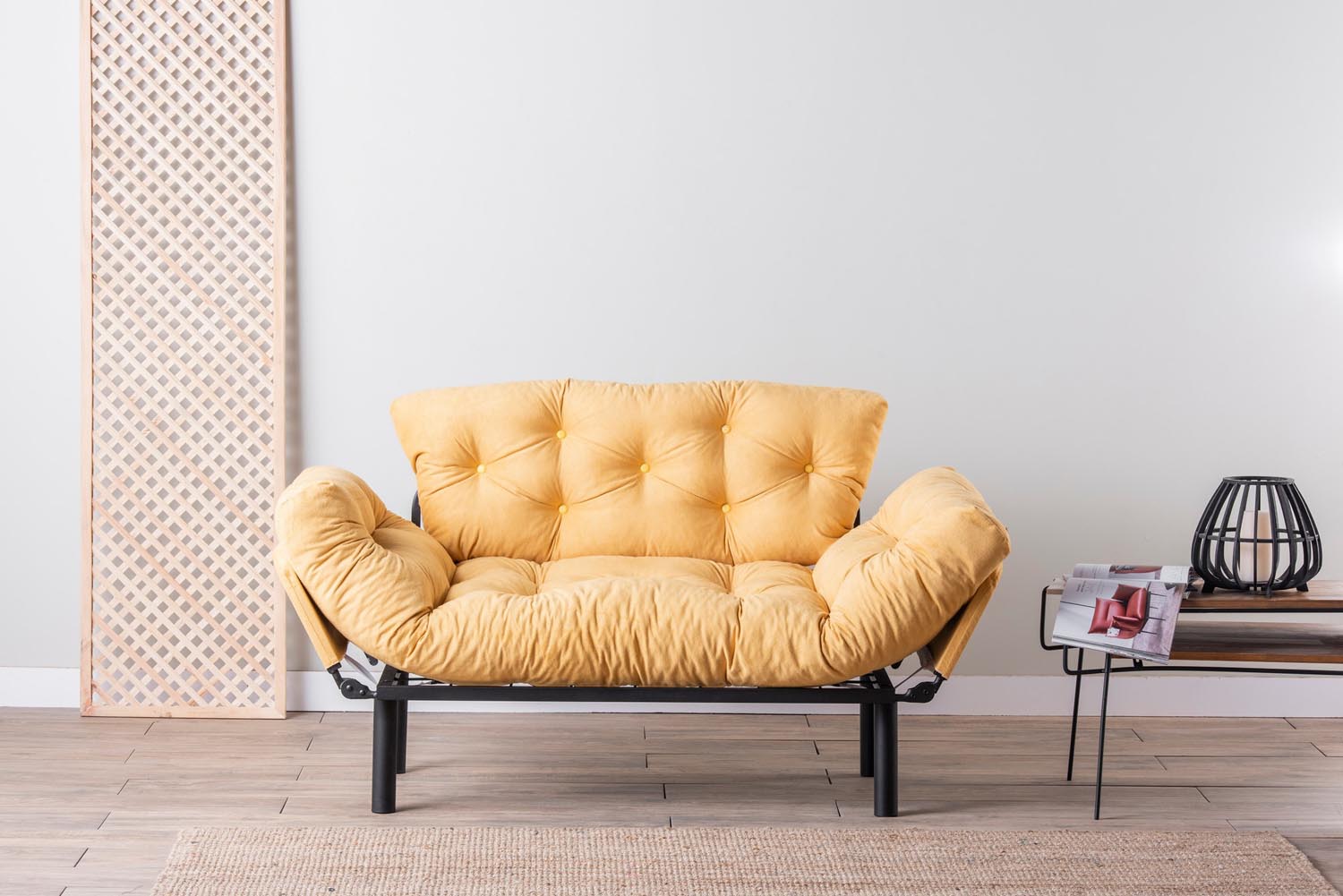 Nitta - Mustard in Senf präsentiert im Onlineshop von KAQTU Design AG. Bettsofa ist von Atelier Del Sofa