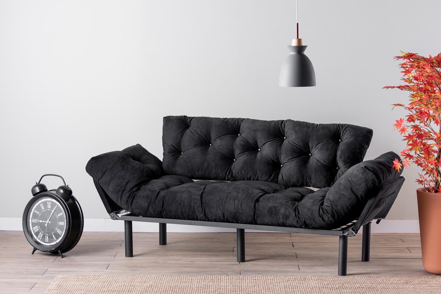 Nitta Triple - Black in Schwarz präsentiert im Onlineshop von KAQTU Design AG. Bettsofa ist von Atelier Del Sofa