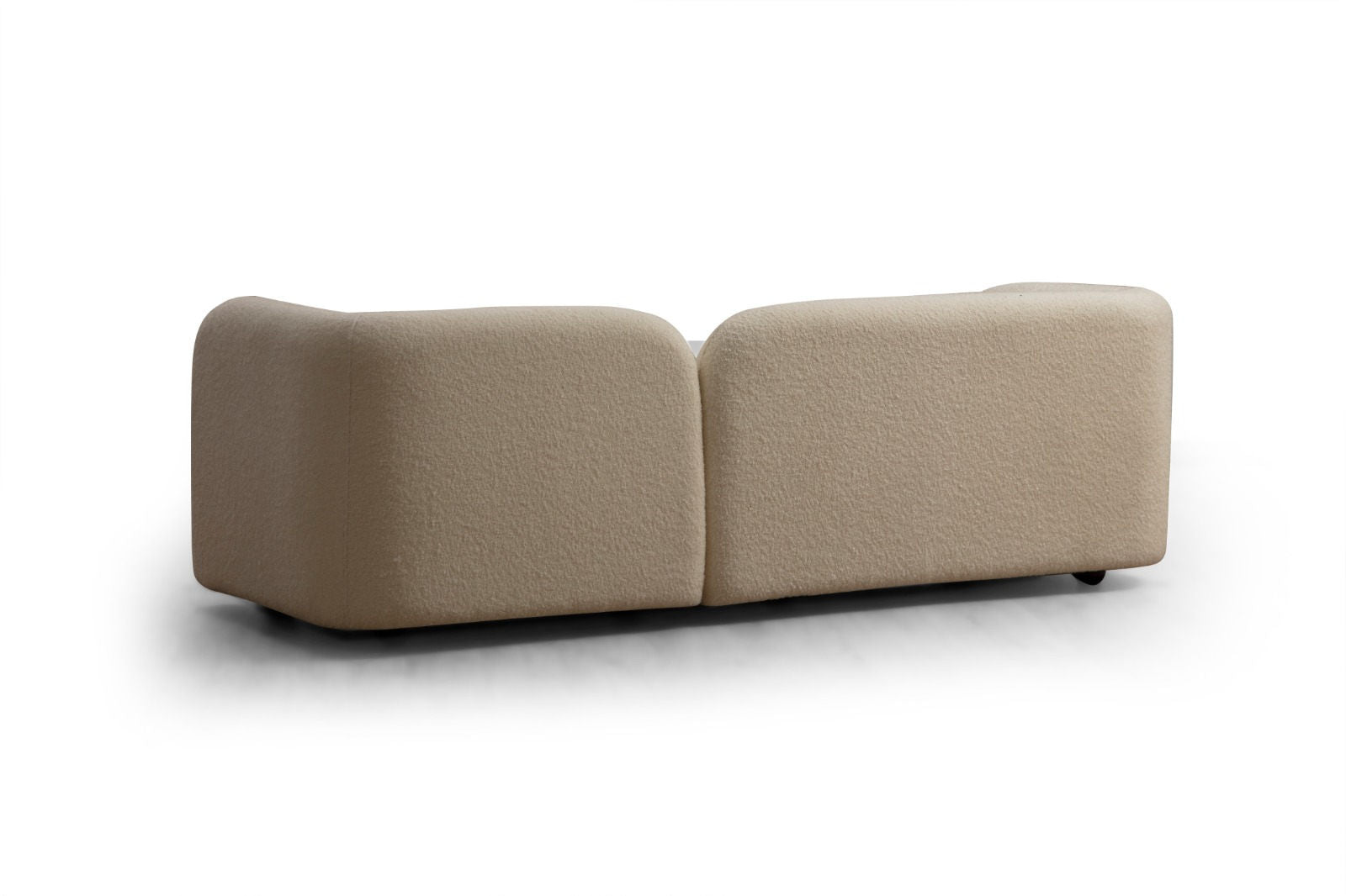 Victoria Cream Bouclette in Sahne präsentiert im Onlineshop von KAQTU Design AG. 3er Sofa ist von Atelier Del Sofa