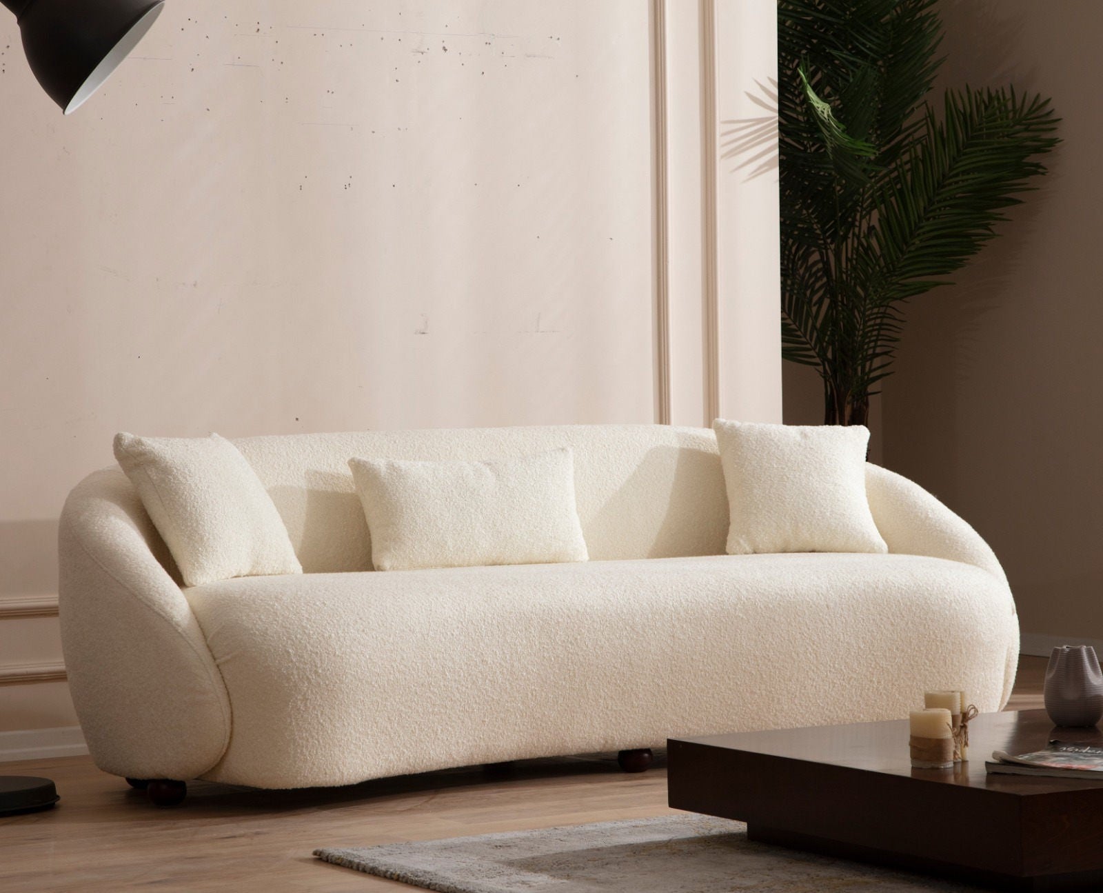 Napoli Cream Bouclette in Sahne präsentiert im Onlineshop von KAQTU Design AG. 3er Sofa ist von Atelier Del Sofa
