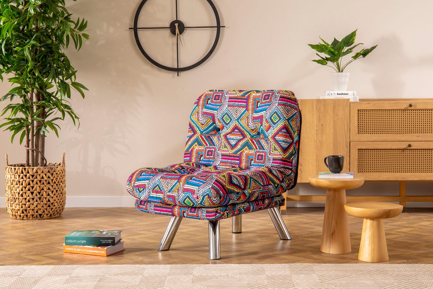 Misa Small Solo - Patchwork in Mehrfarbig präsentiert im Onlineshop von KAQTU Design AG. Bettsofa ist von Atelier Del Sofa