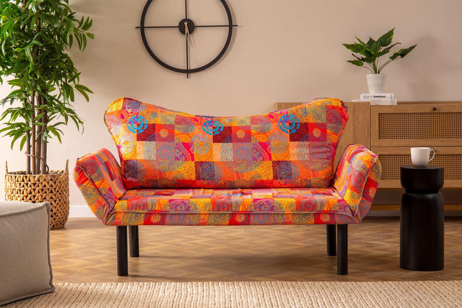 Chatto - Patchwork in Mehrfarbig präsentiert im Onlineshop von KAQTU Design AG. Bettsofa ist von Atelier Del Sofa