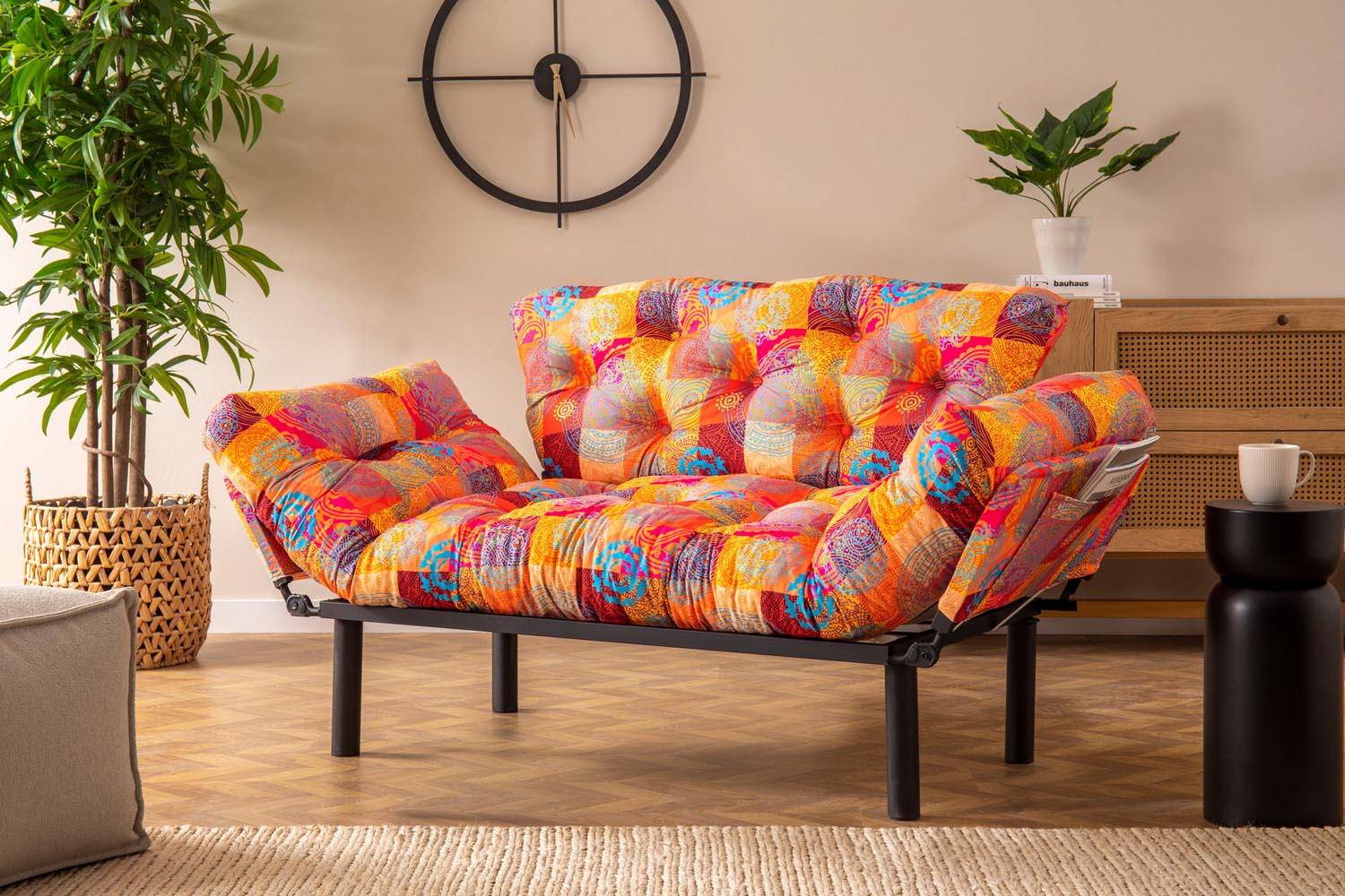 Nitta - Patchwork in Mehrfarbig präsentiert im Onlineshop von KAQTU Design AG. Bettsofa ist von Atelier Del Sofa