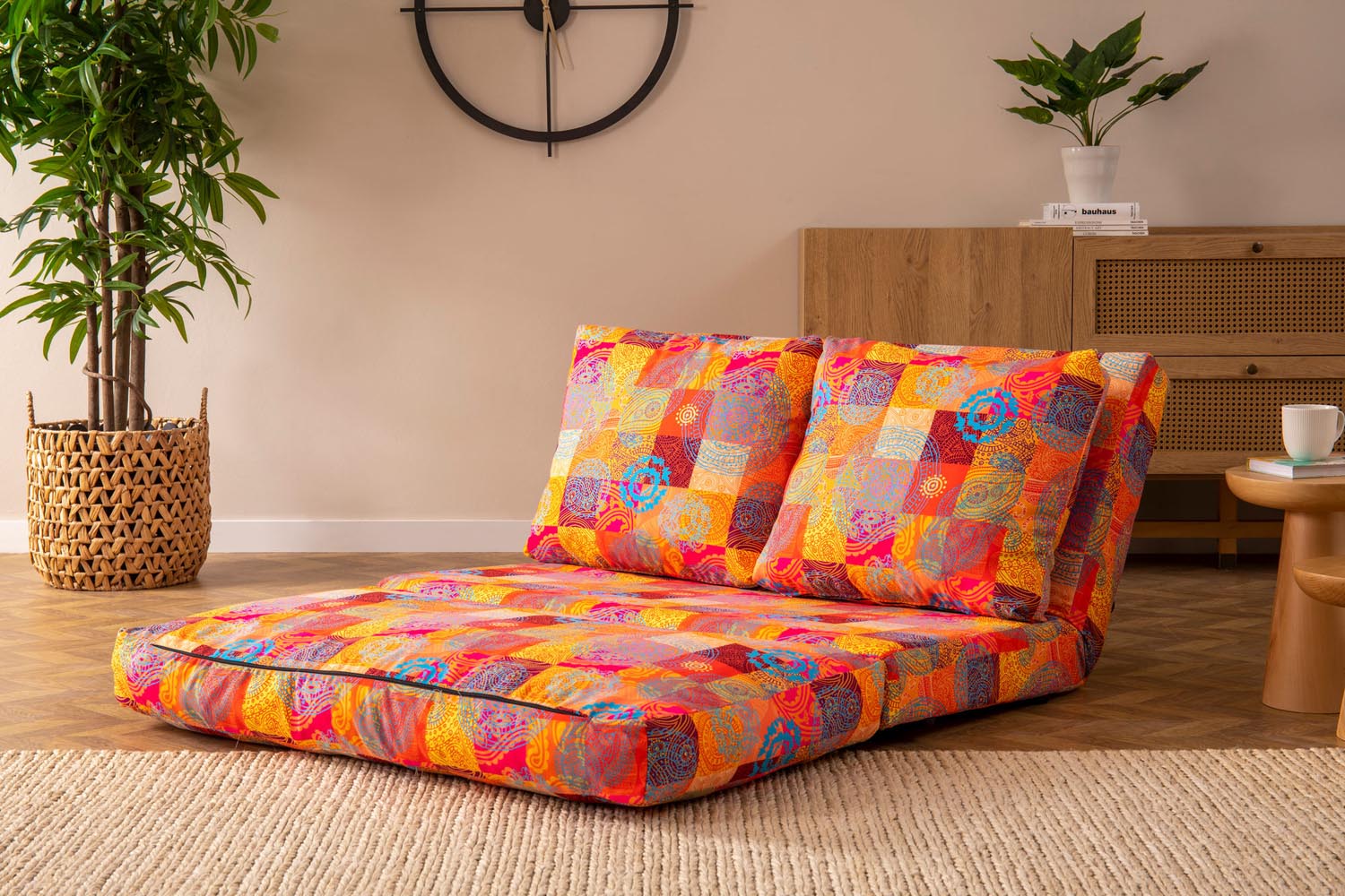 Taida - Patchwork in Mehrfarbig präsentiert im Onlineshop von KAQTU Design AG. Bettsofa ist von Atelier Del Sofa