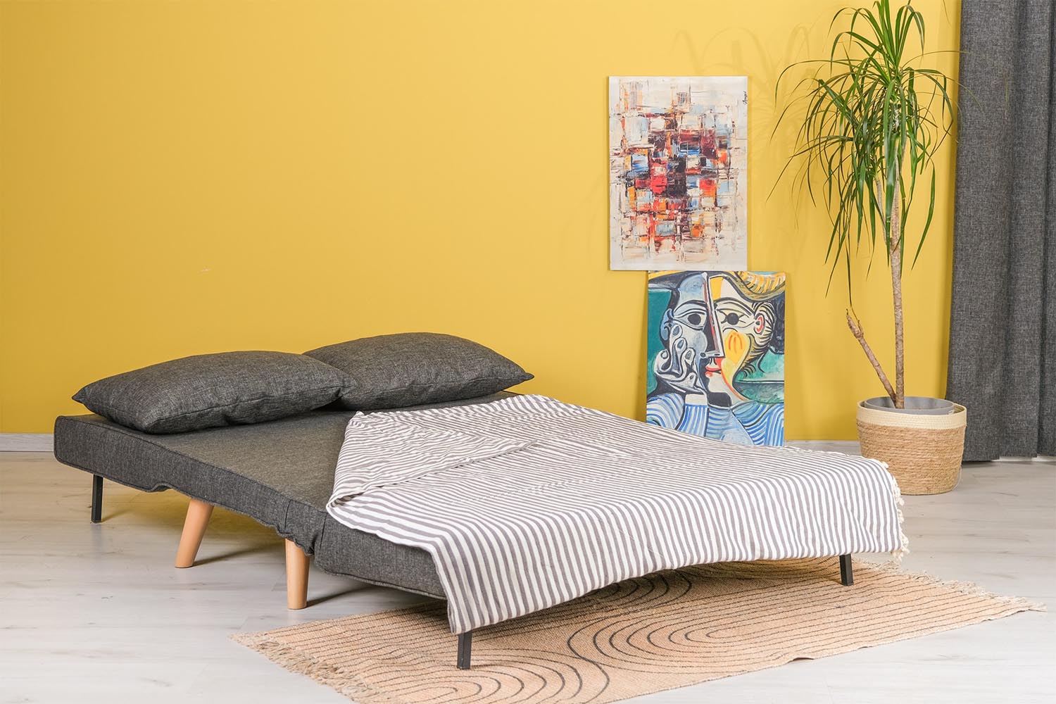 Folde 2-Seater - Dark Grey in Dunkelgrau präsentiert im Onlineshop von KAQTU Design AG. Bettsofa ist von Atelier Del Sofa