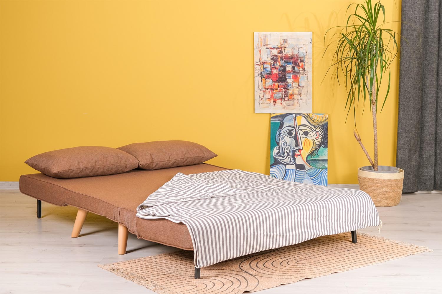 Folde 2-Seater - Brown in Braun präsentiert im Onlineshop von KAQTU Design AG. Bettsofa ist von Atelier Del Sofa