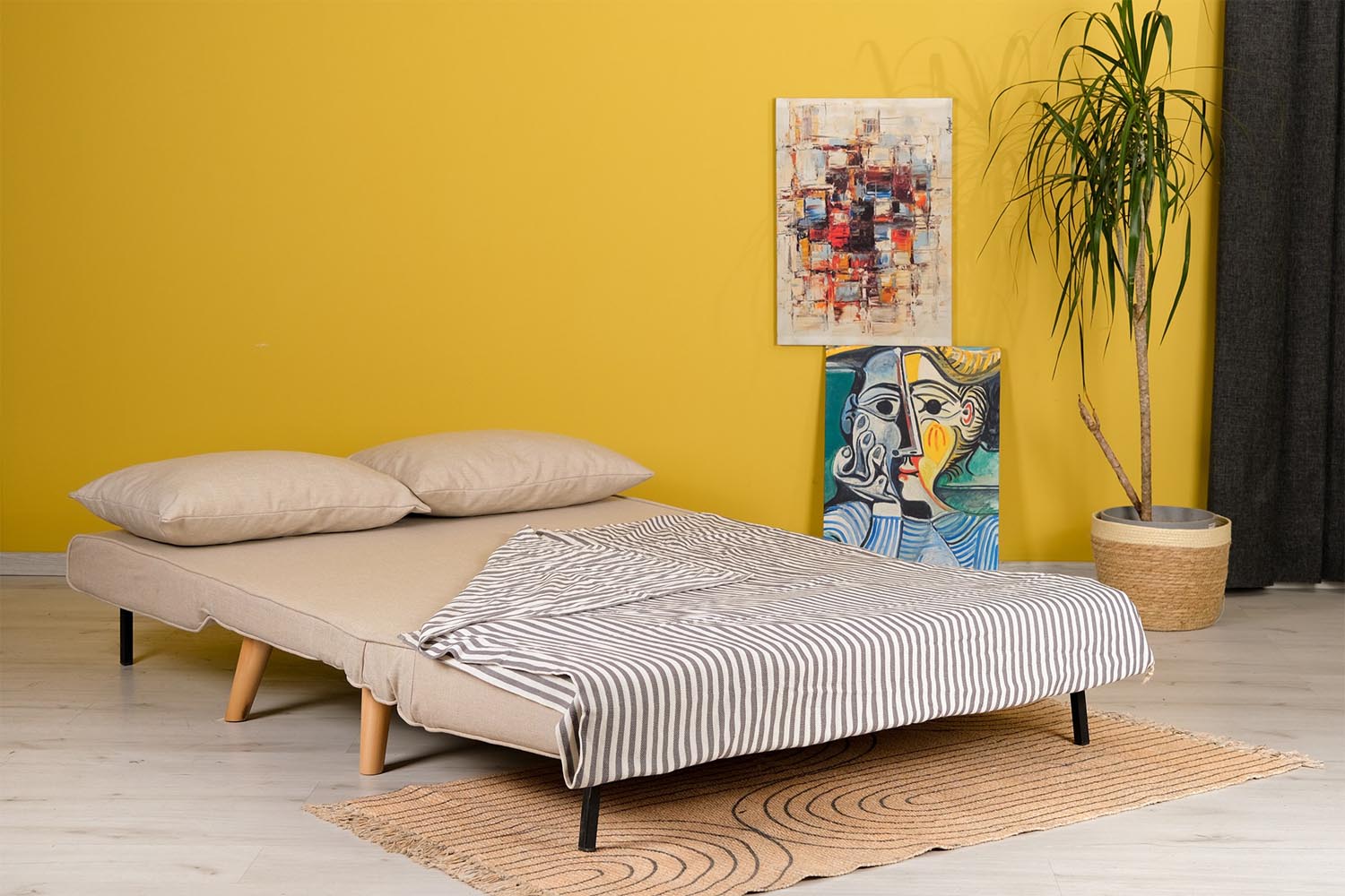 Folde 2-Seater - Cream in Sahne präsentiert im Onlineshop von KAQTU Design AG. Bettsofa ist von Atelier Del Sofa