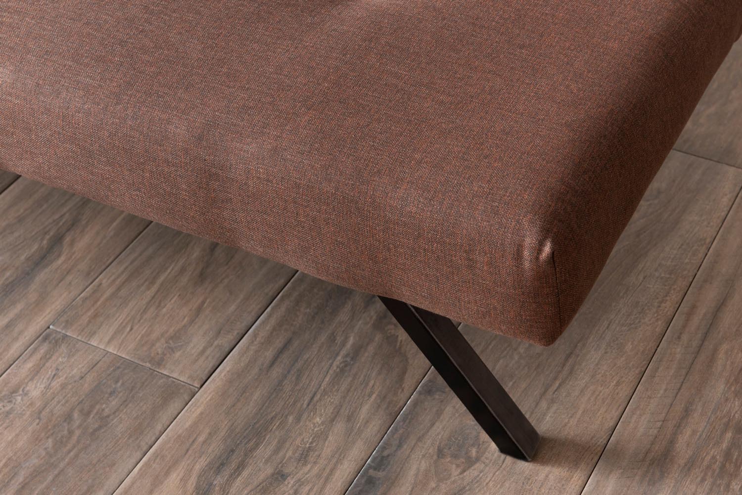 Zola - Brown in Braun präsentiert im Onlineshop von KAQTU Design AG. Bettsofa ist von Atelier Del Sofa