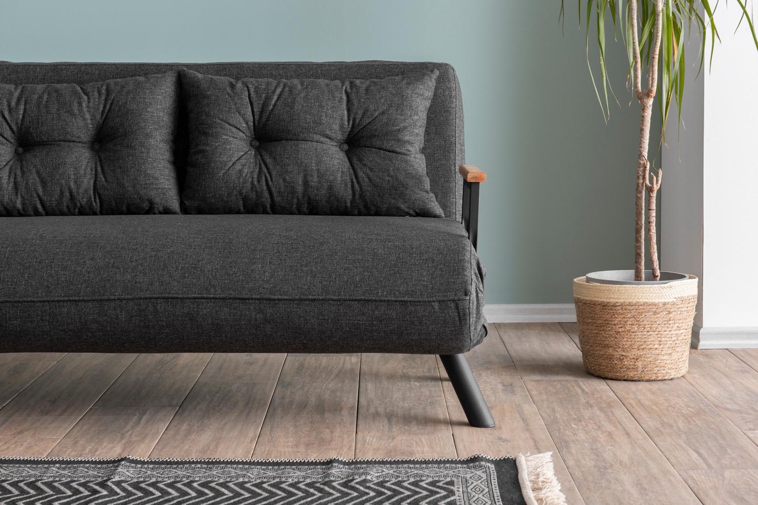 Sando 2-Seater - Dark Grey in Dunkelgrau präsentiert im Onlineshop von KAQTU Design AG. Bettsofa ist von Atelier Del Sofa