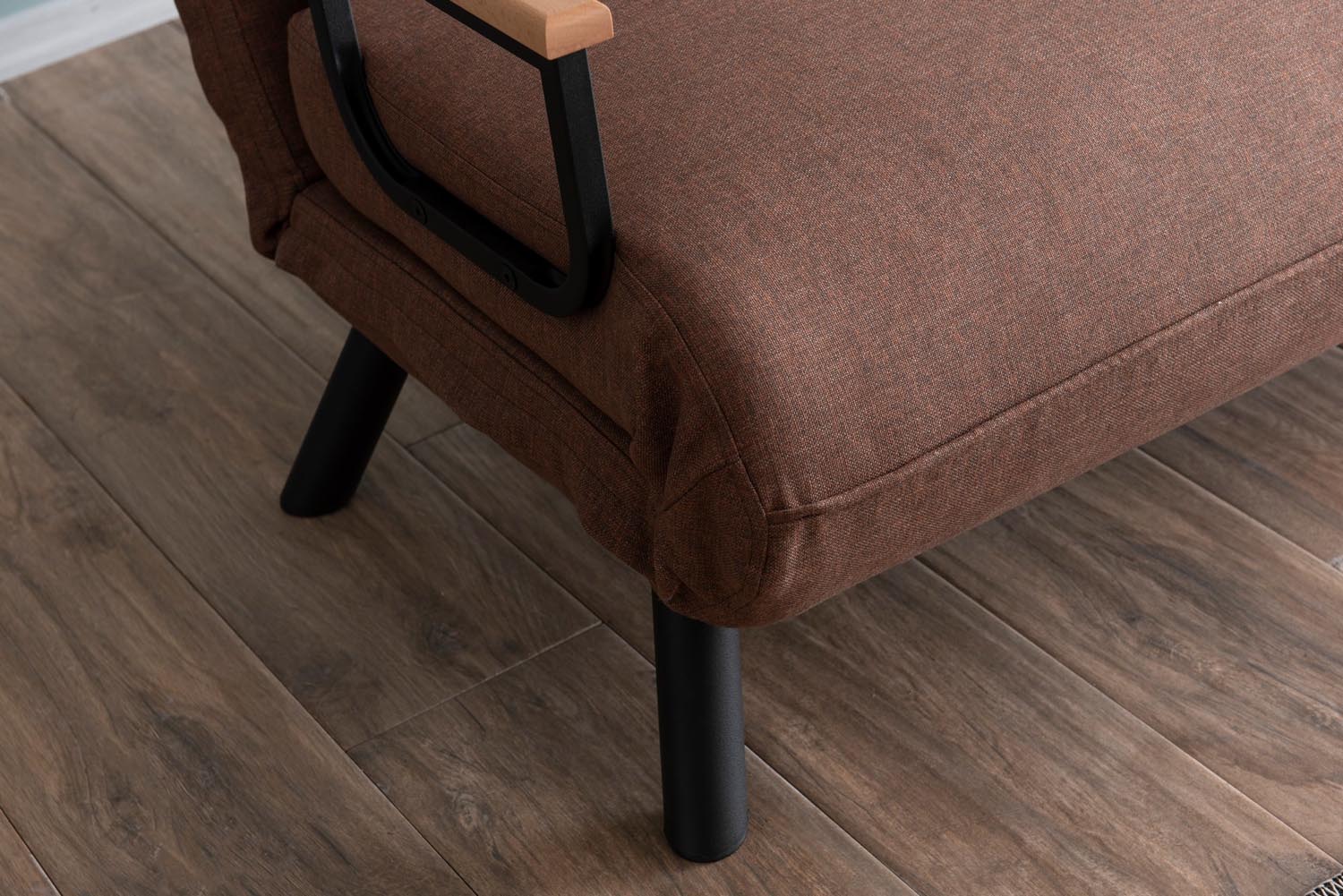 Sando 2-Seater - Light Brown in Hellbraun präsentiert im Onlineshop von KAQTU Design AG. Bettsofa ist von Atelier Del Sofa