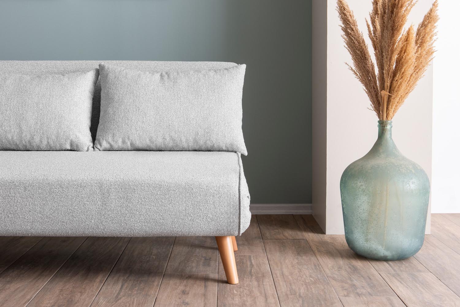 Folde 2-Seater - Teddy Fabric - Grey in Grau präsentiert im Onlineshop von KAQTU Design AG. Bettsofa ist von Atelier Del Sofa