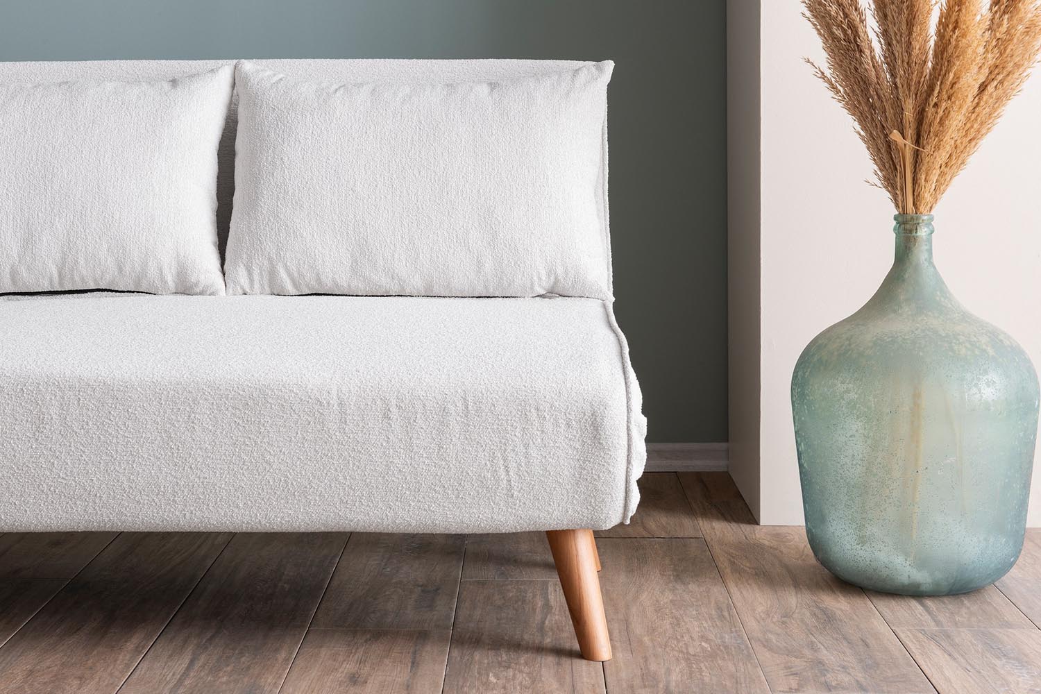 Folde 2-Seater - Teddy Fabric - White in Weiss präsentiert im Onlineshop von KAQTU Design AG. Bettsofa ist von Atelier Del Sofa