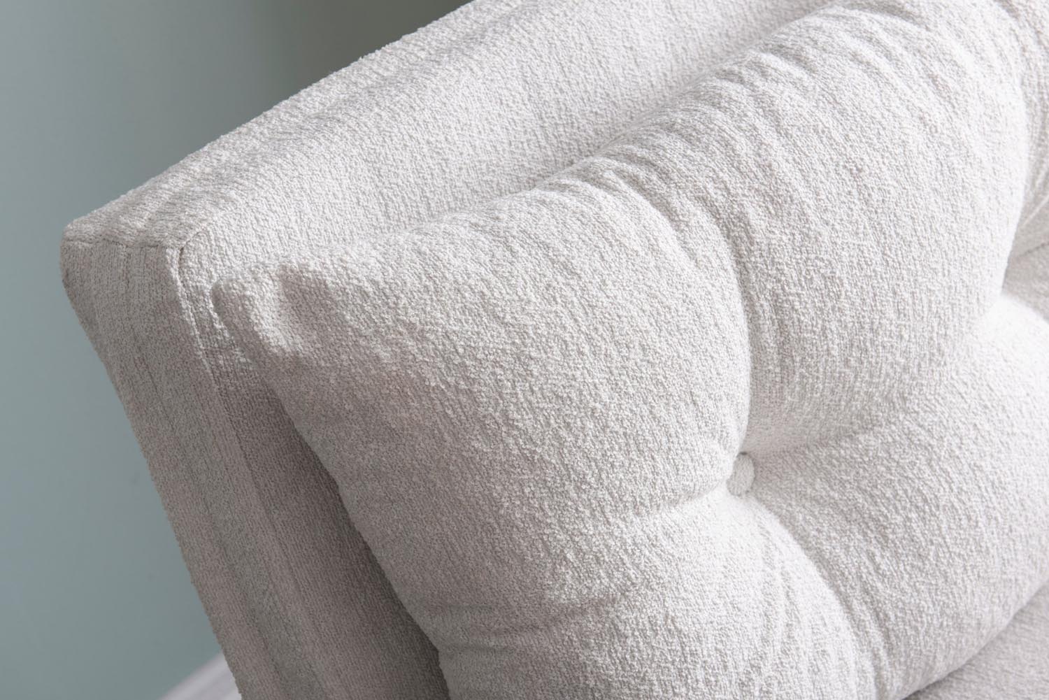 Sando Single - Teddy Fabric - White in Weiss präsentiert im Onlineshop von KAQTU Design AG. Bettsofa ist von Atelier Del Sofa
