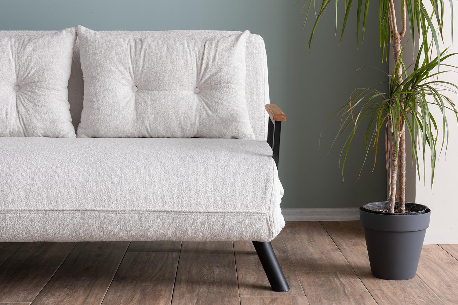 Sando 2-Seater - Teddy Fabric - White in Weiss präsentiert im Onlineshop von KAQTU Design AG. Bettsofa ist von Atelier Del Sofa