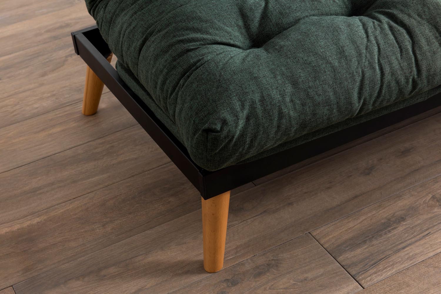 Saki - Green in Grün präsentiert im Onlineshop von KAQTU Design AG. Bettsofa ist von Atelier Del Sofa