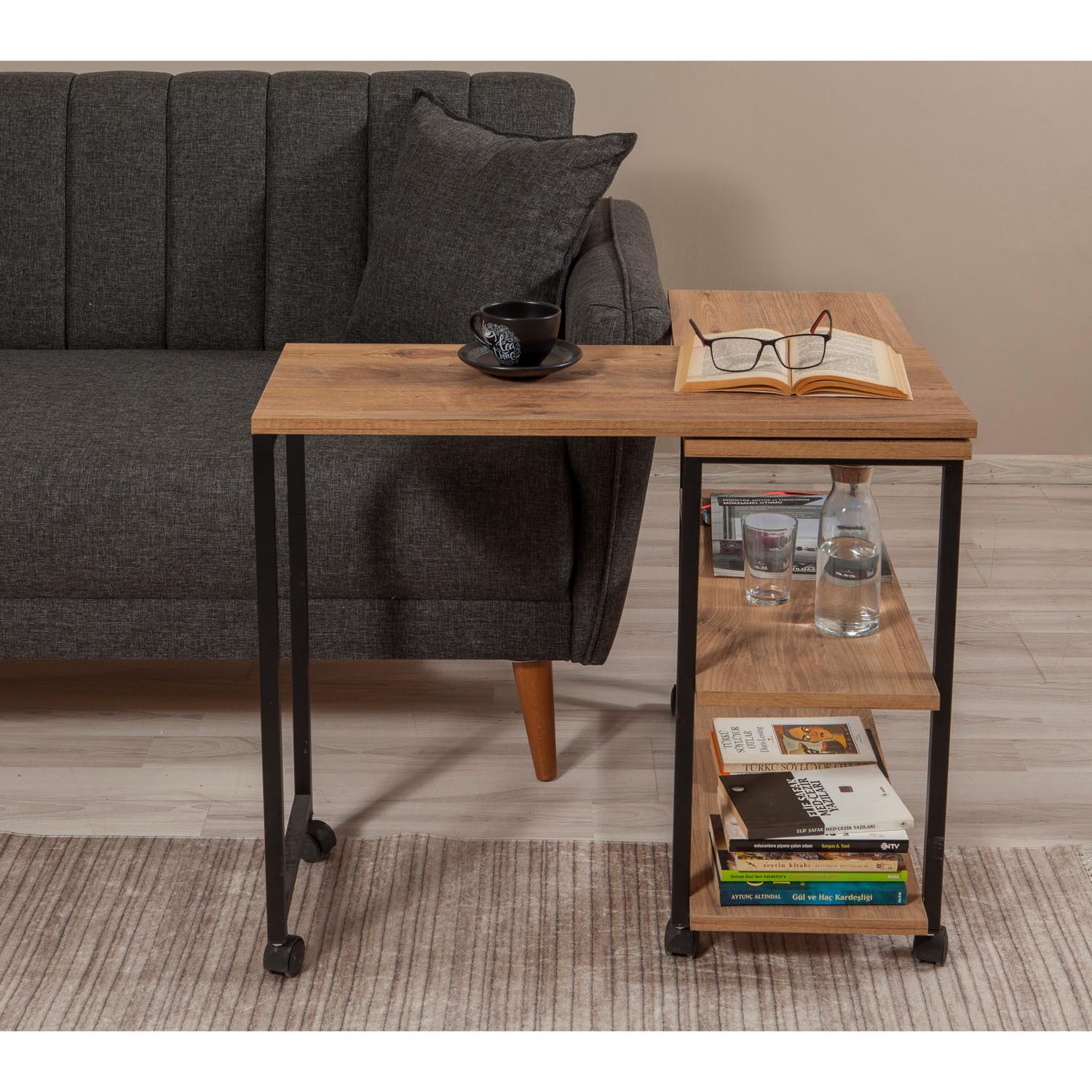 Melin in Atlantische Kiefer Schwarz präsentiert im Onlineshop von KAQTU Design AG. Beistelltisch ist von Hanah Home