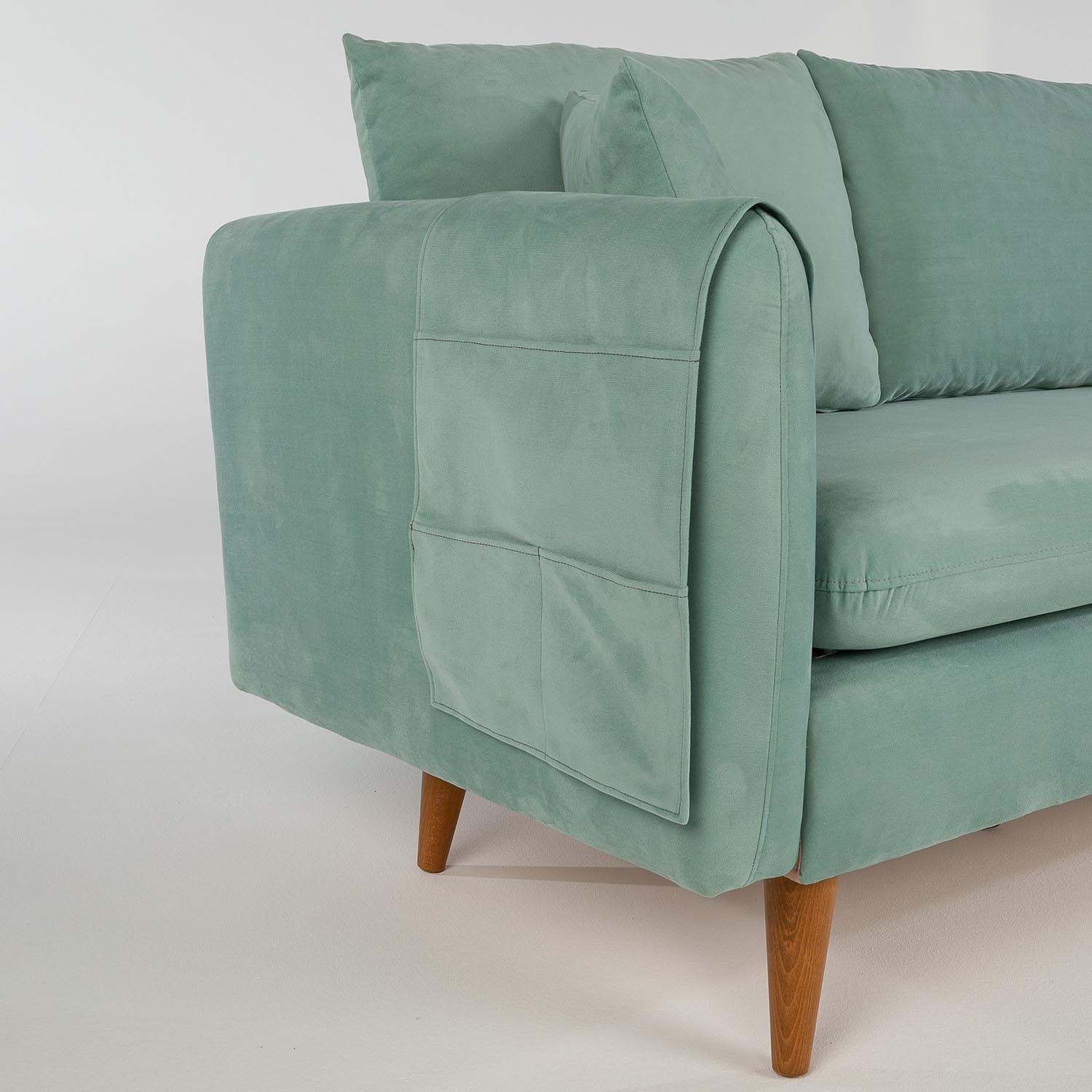 Sofia - Sea Green in Meeresgrün präsentiert im Onlineshop von KAQTU Design AG. 3er Sofa ist von Atelier Del Sofa