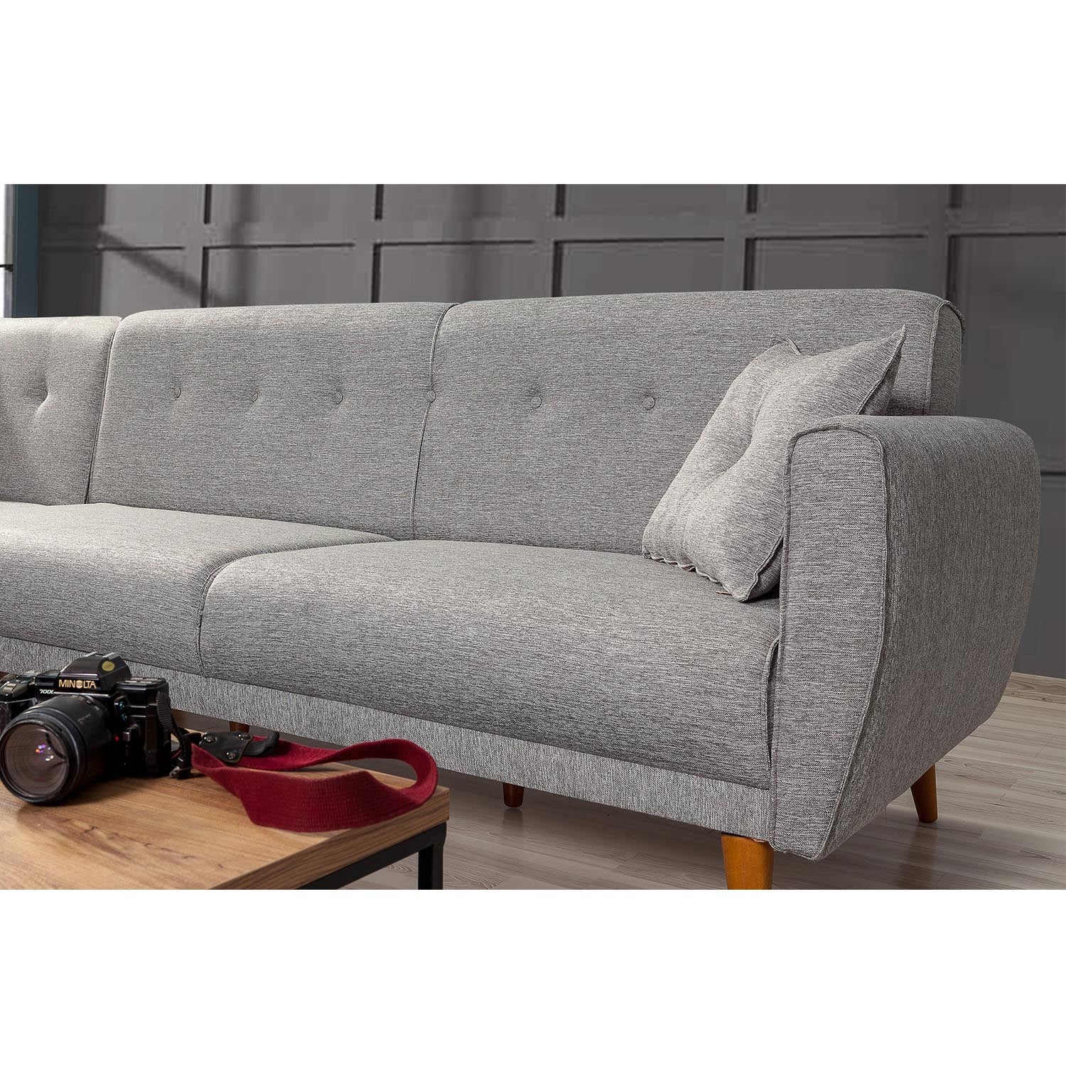 Aria Corner - Grey in Grau präsentiert im Onlineshop von KAQTU Design AG. Bettsofa ist von Atelier Del Sofa