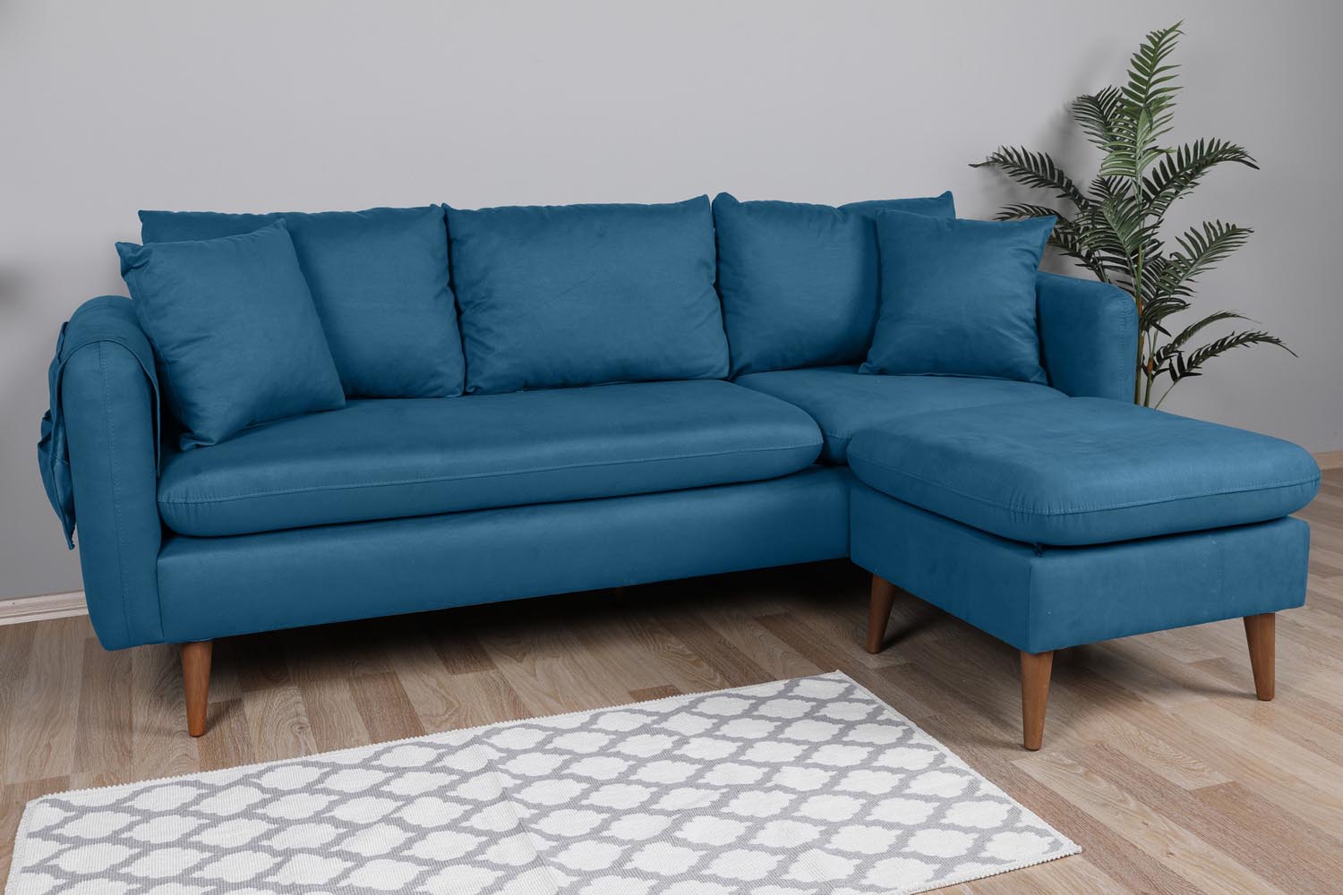 Sofia Corner Right - Dark Blue in Dunkelblau präsentiert im Onlineshop von KAQTU Design AG. Ecksofa ist von Atelier Del Sofa