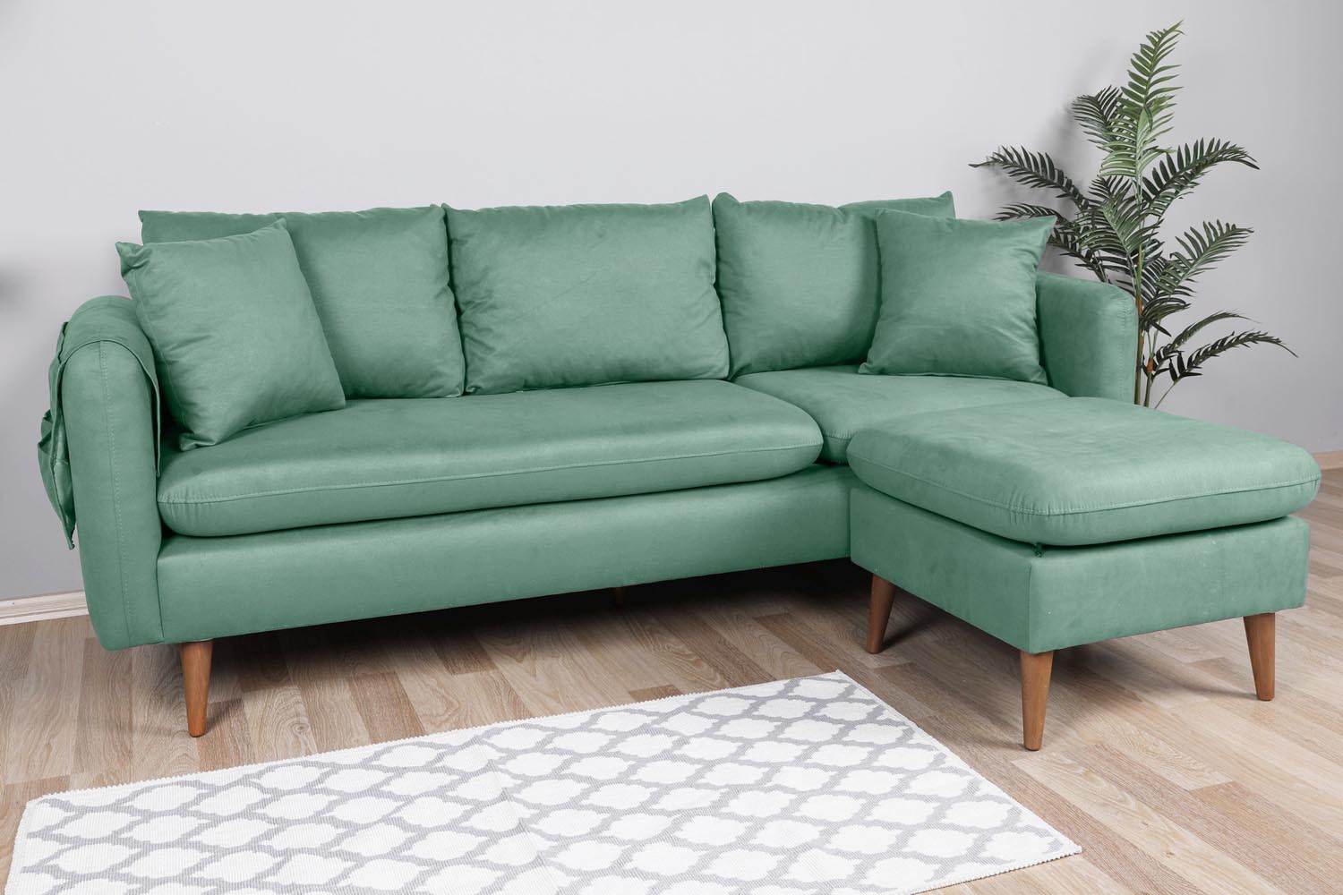 Sofia Corner Right - Sea Green in Meeresgrün präsentiert im Onlineshop von KAQTU Design AG. Ecksofa ist von Atelier Del Sofa