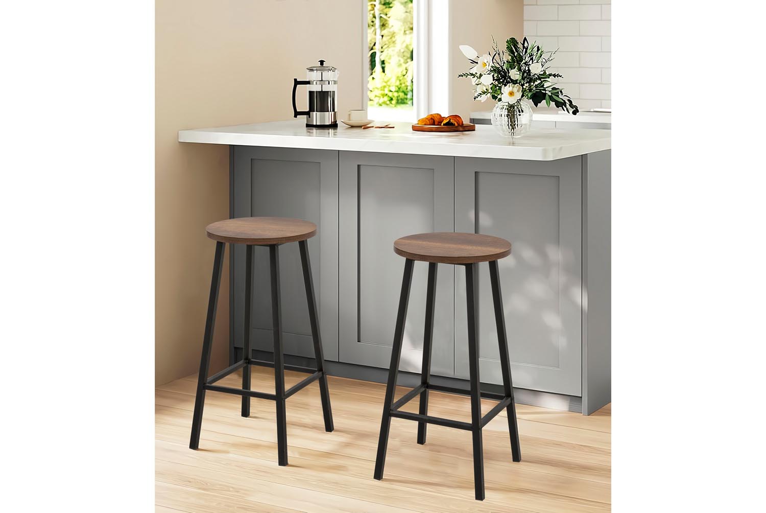 Mola - Barok Black in Schwarz präsentiert im Onlineshop von KAQTU Design AG. Barhocker ist von Hanah Home