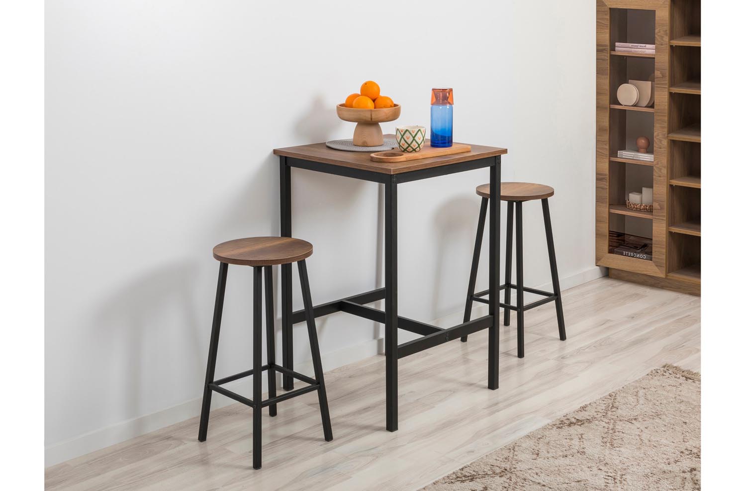 Mola - Barok Black in Schwarz präsentiert im Onlineshop von KAQTU Design AG. Barhocker ist von Hanah Home