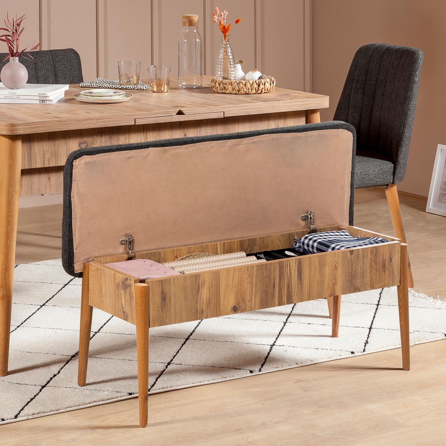 Vina 1053 - Anthracite, Atlantic in Atlantische Kiefer
 Anthrazit präsentiert im Onlineshop von KAQTU Design AG. Esstisch ist von Hanah Home