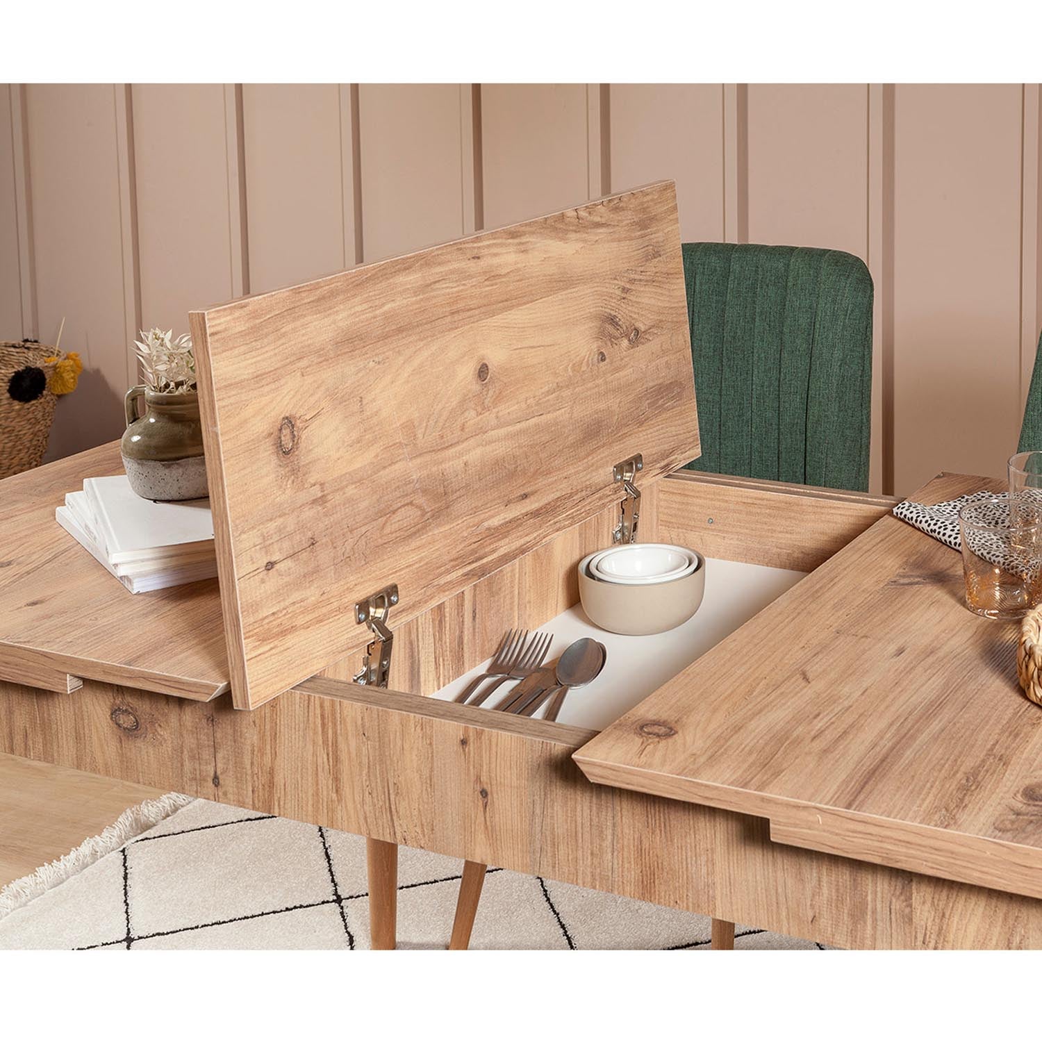 Vina 1070 - Green, Atlantic in Atlantische Kiefer Grün präsentiert im Onlineshop von KAQTU Design AG. Esstisch ist von Hanah Home