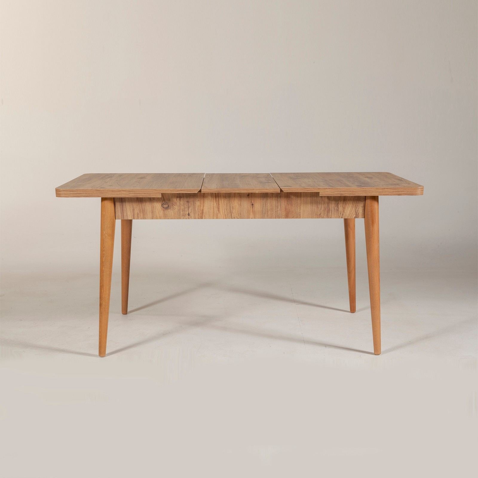 Vina - Atlantic in Atlantische Kiefer präsentiert im Onlineshop von KAQTU Design AG. Esstisch ist von Hanah Home