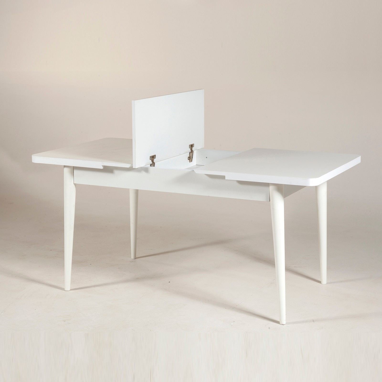 Vina - White in Weiss präsentiert im Onlineshop von KAQTU Design AG. Esstisch ist von Hanah Home