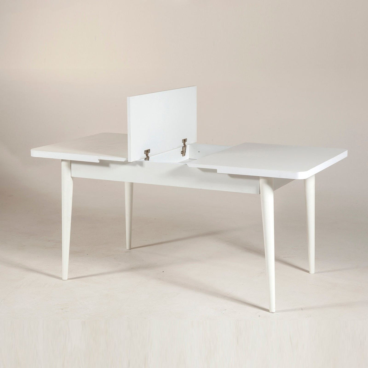 Vina Esstisch - Weiss in Weiss präsentiert im Onlineshop von KAQTU Design AG. Esstisch ist von Hanah Home