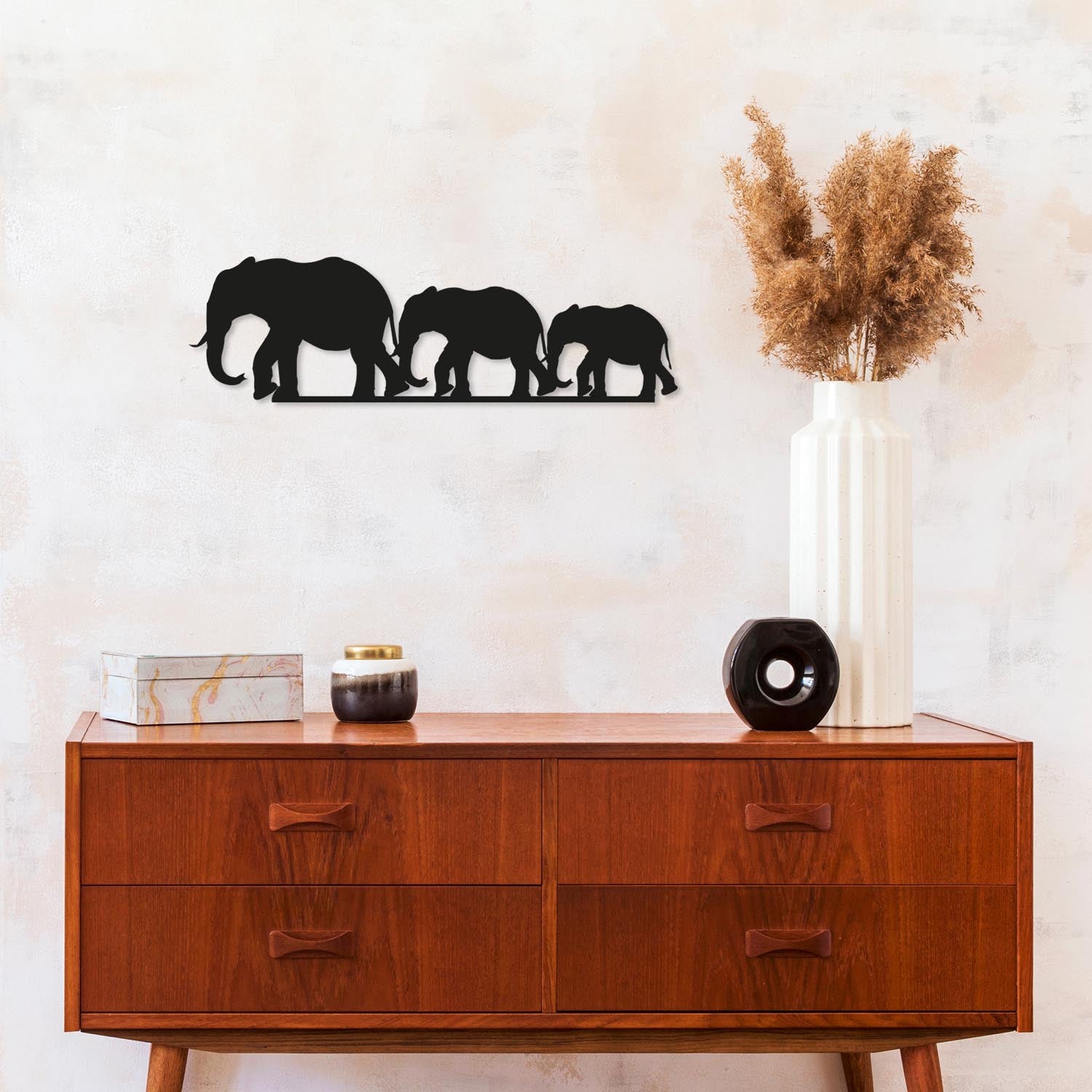 Elephants in Schwarz präsentiert im Onlineshop von KAQTU Design AG. Wanddeko ist von Wallity