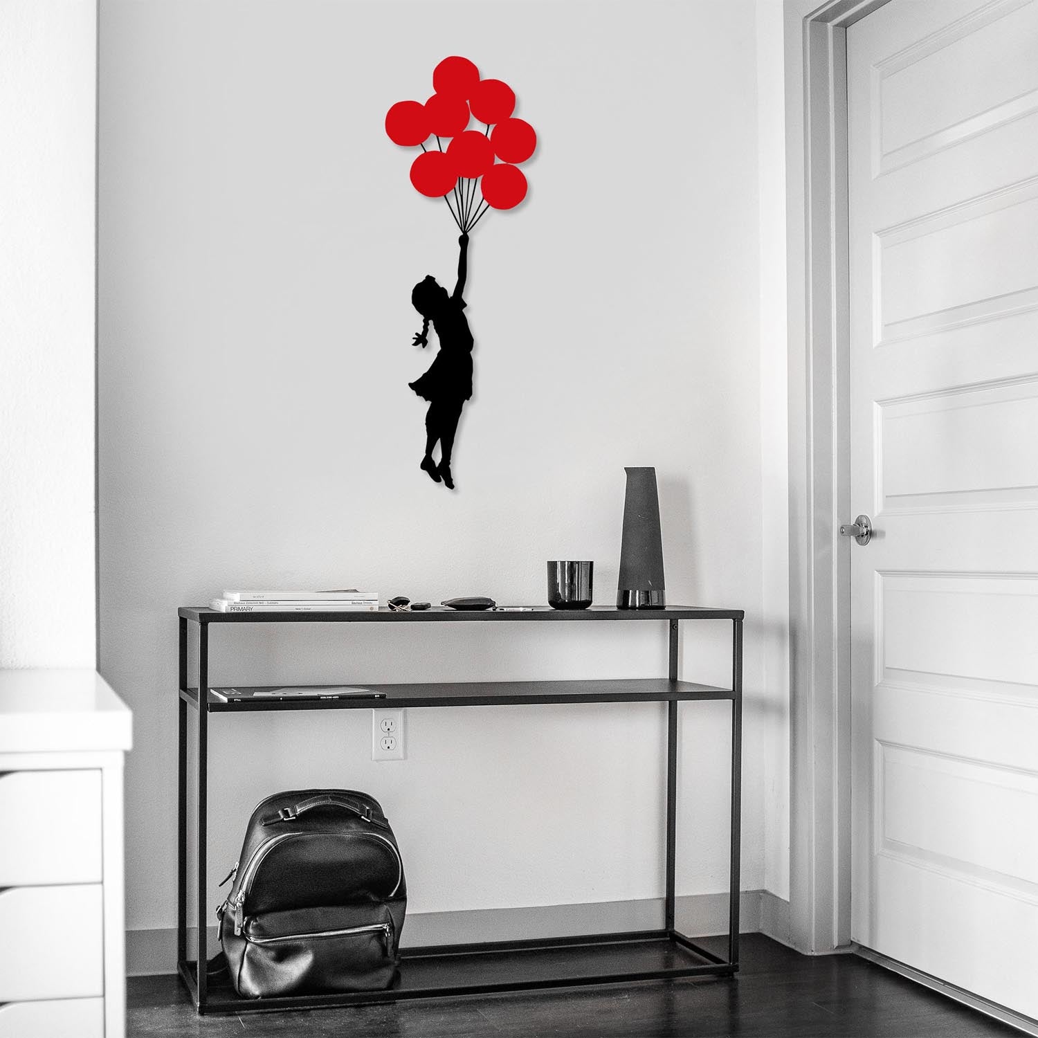 Banksy - 11 in Schwarz Rot präsentiert im Onlineshop von KAQTU Design AG. Wanddeko ist von Wallity