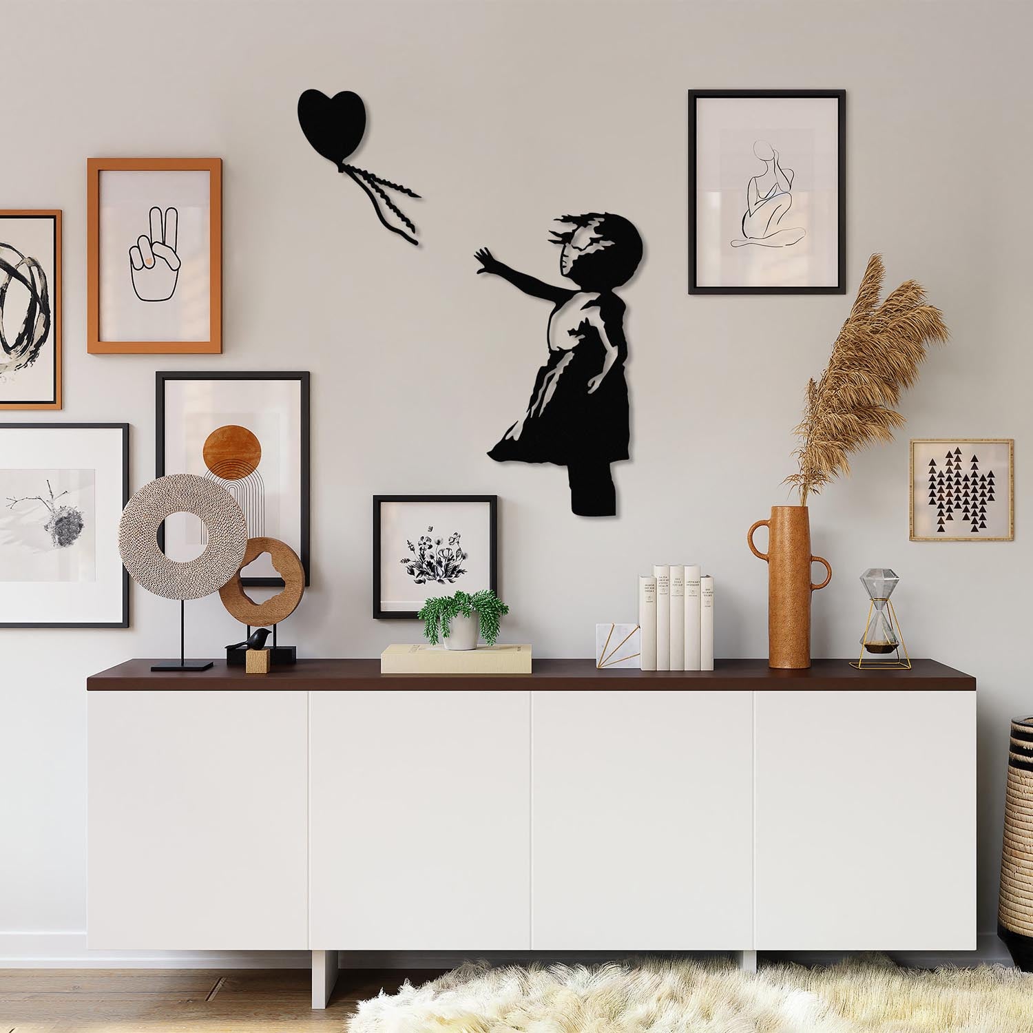 Banksy - 14 in Schwarz präsentiert im Onlineshop von KAQTU Design AG. Wanddeko ist von Wallity