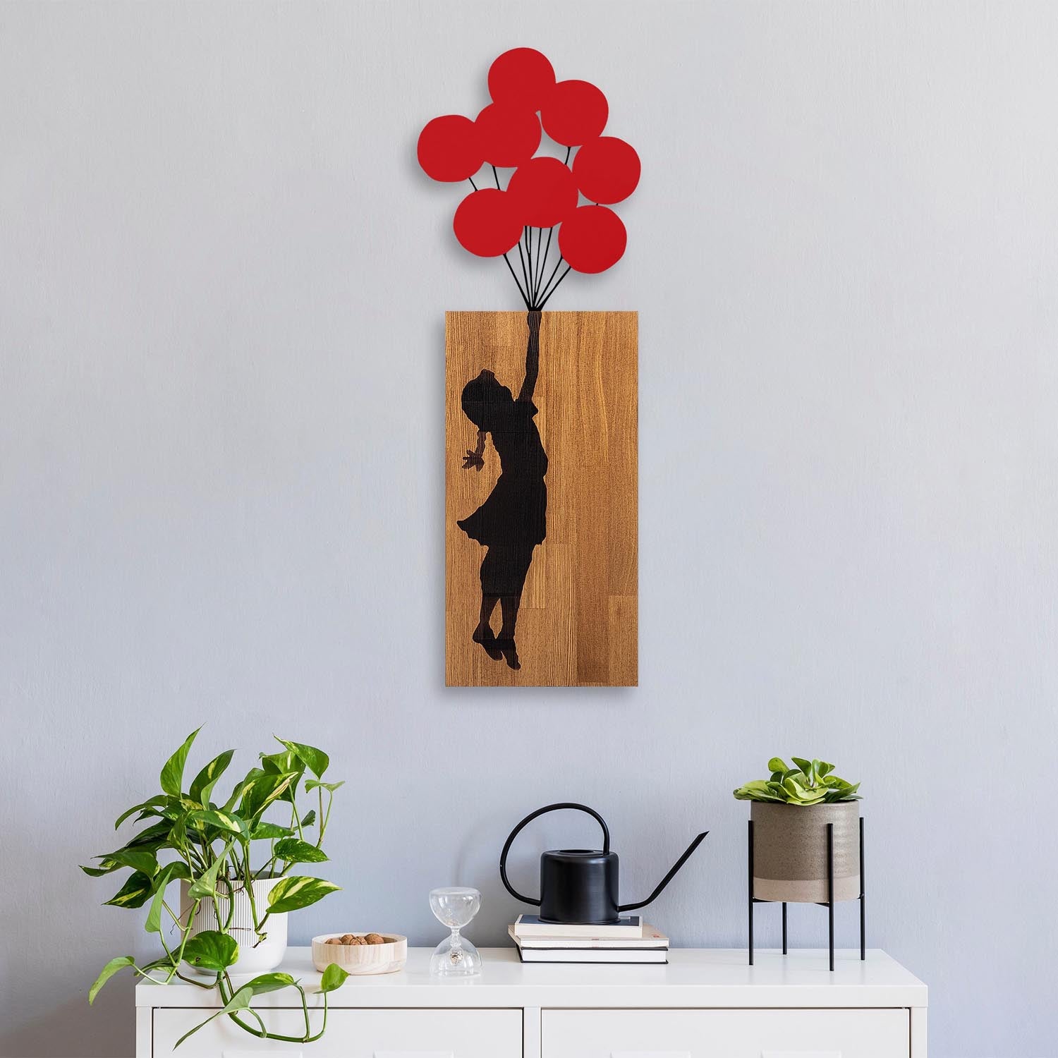 Banksy - 17 in Walnuss Schwarz präsentiert im Onlineshop von KAQTU Design AG. Wanddeko ist von Wallity