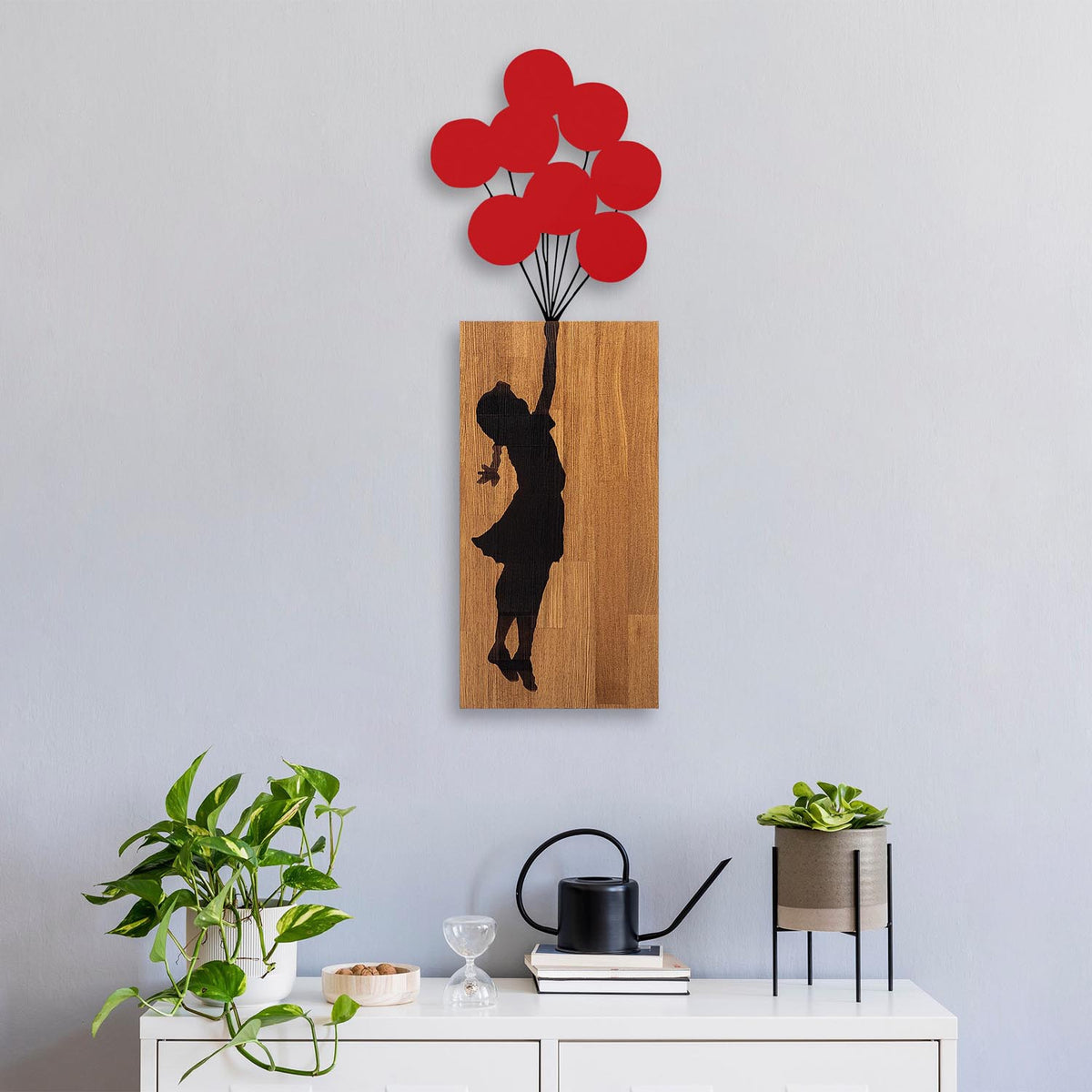 Banksy Wanddeko - Walnuss Schwarz in Walnuss Schwarz präsentiert im Onlineshop von KAQTU Design AG. Wanddeko ist von Wallity