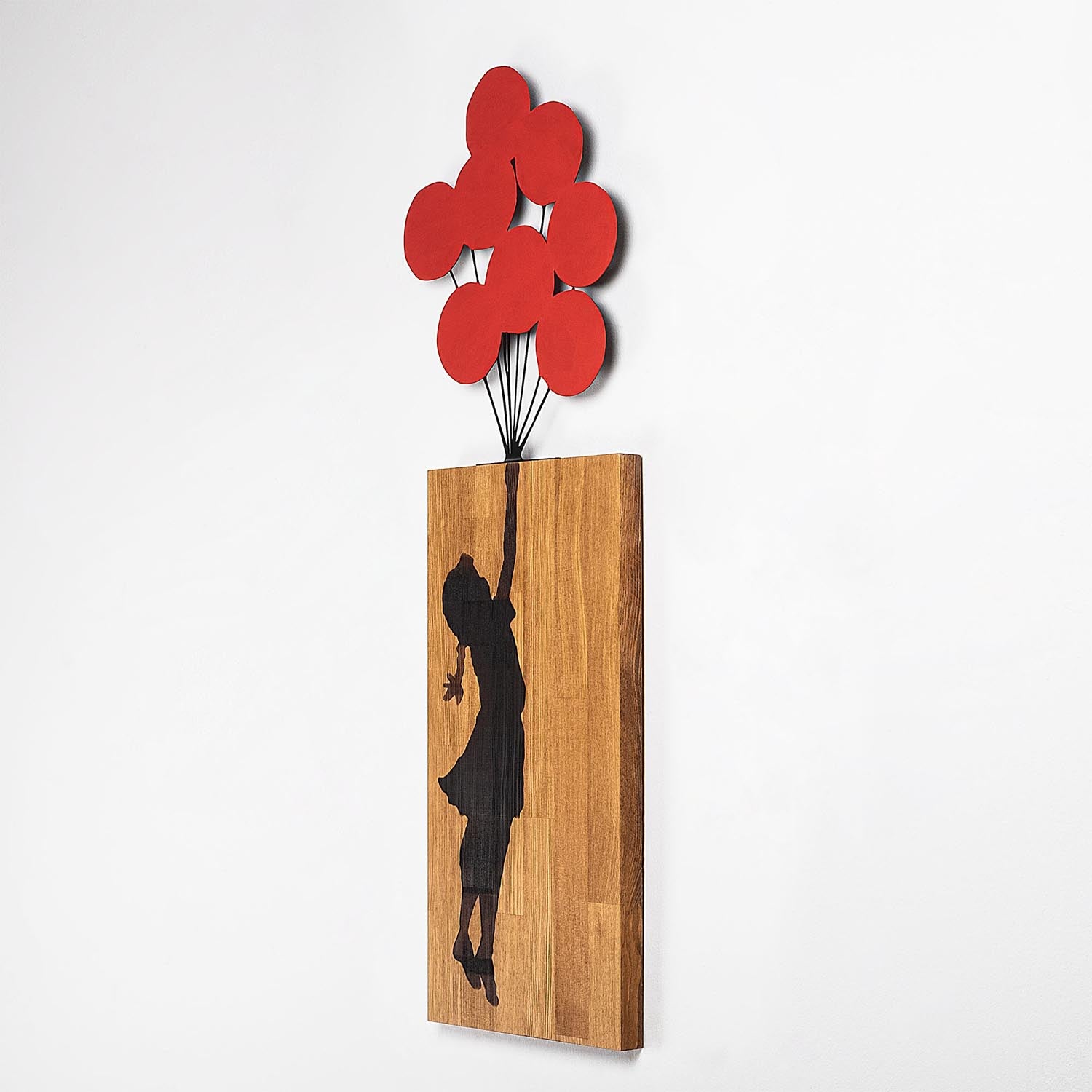 Banksy - 17 in Walnuss Schwarz präsentiert im Onlineshop von KAQTU Design AG. Wanddeko ist von Wallity
