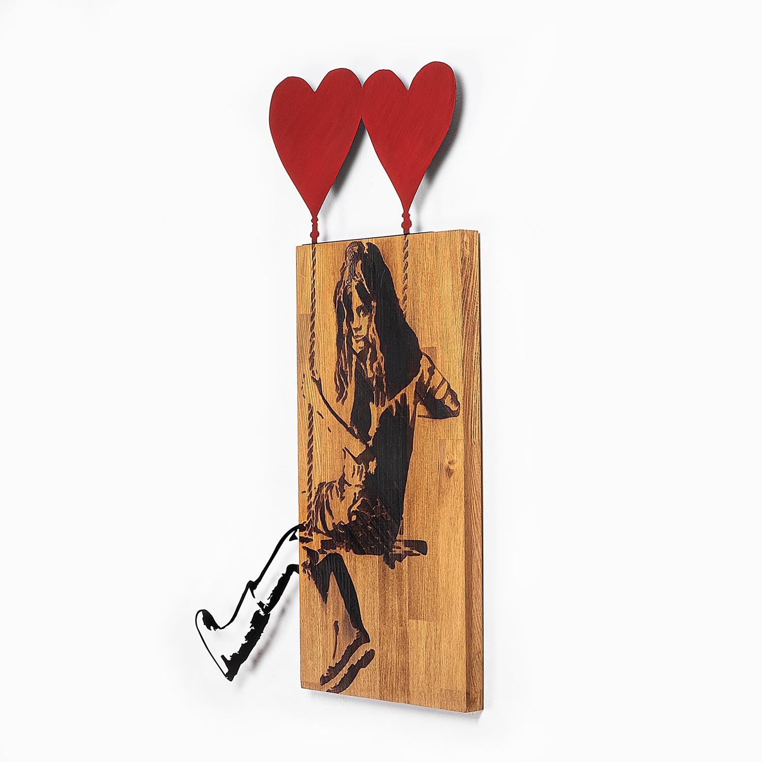 Banksy - 18 in Walnuss Schwarz präsentiert im Onlineshop von KAQTU Design AG. Wanddeko ist von Wallity