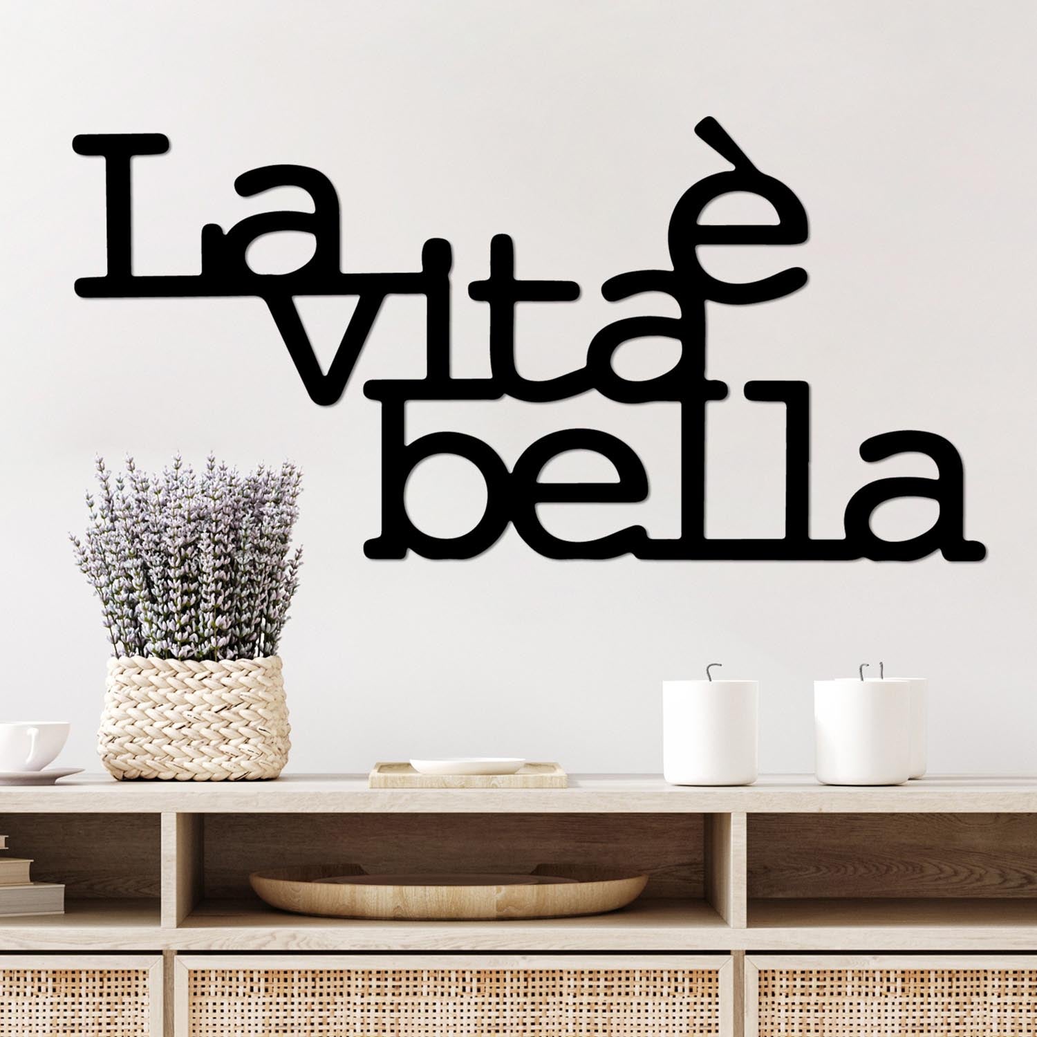Vita E Bella 1 in Schwarz präsentiert im Onlineshop von KAQTU Design AG. Wanddeko ist von Wallity