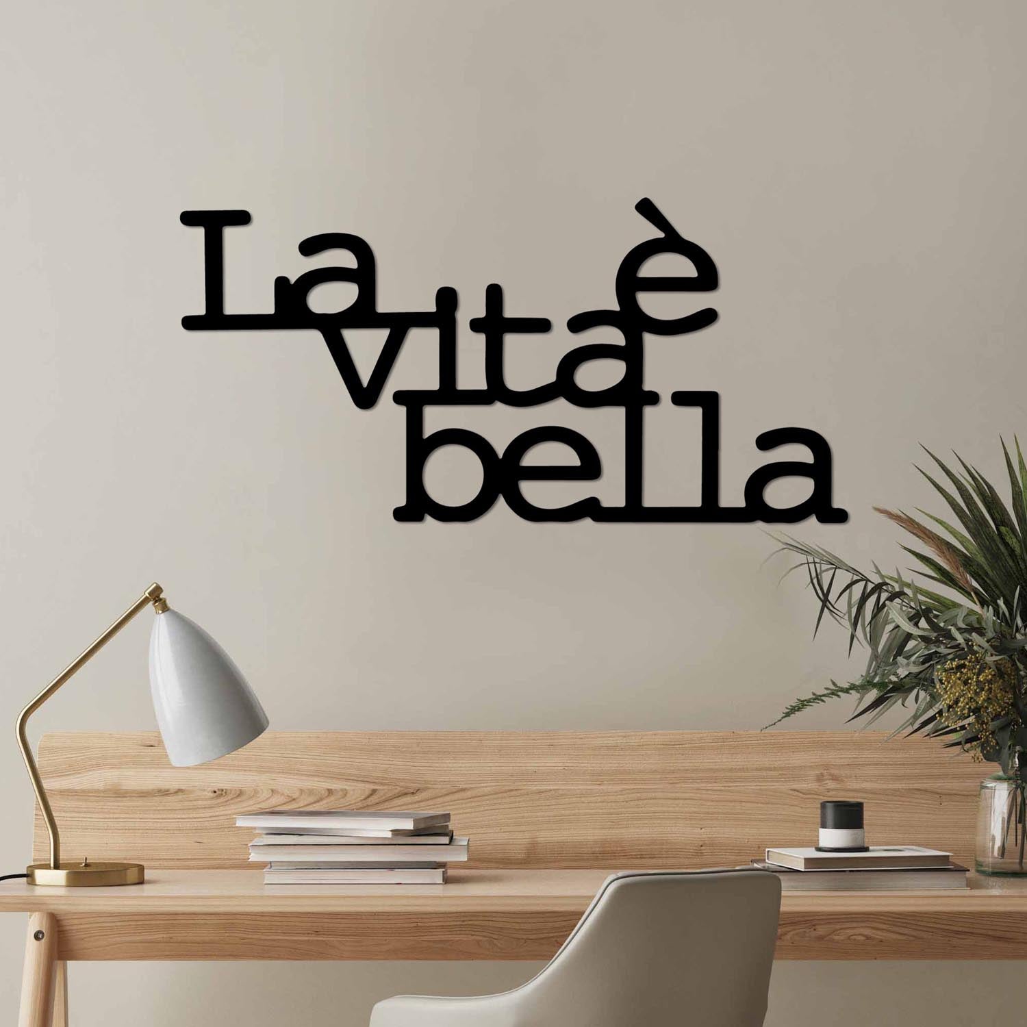 Vita E Bella 1 in Schwarz präsentiert im Onlineshop von KAQTU Design AG. Wanddeko ist von Wallity
