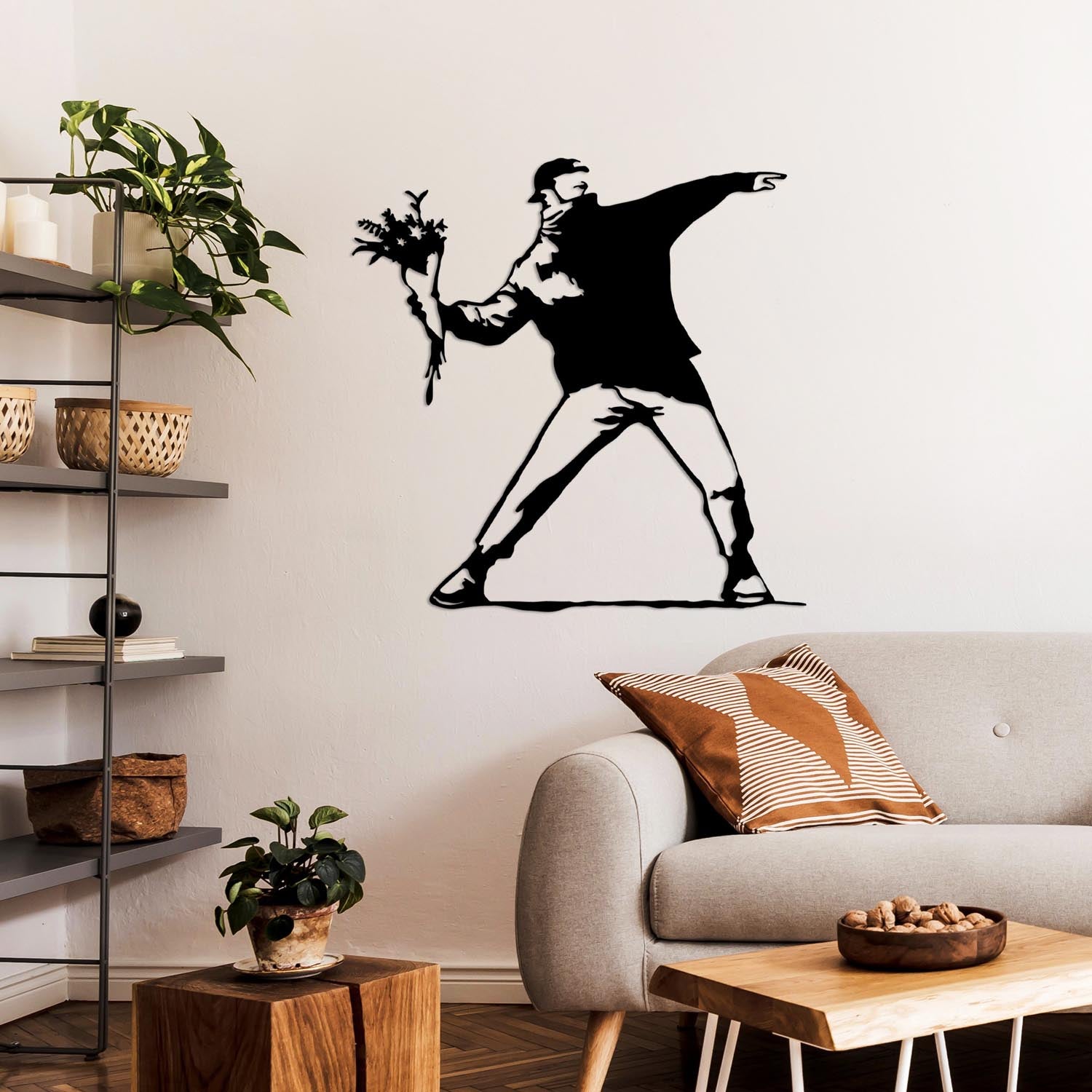 Banksy Metal 01 in Schwarz präsentiert im Onlineshop von KAQTU Design AG. Wanddeko ist von Wallity
