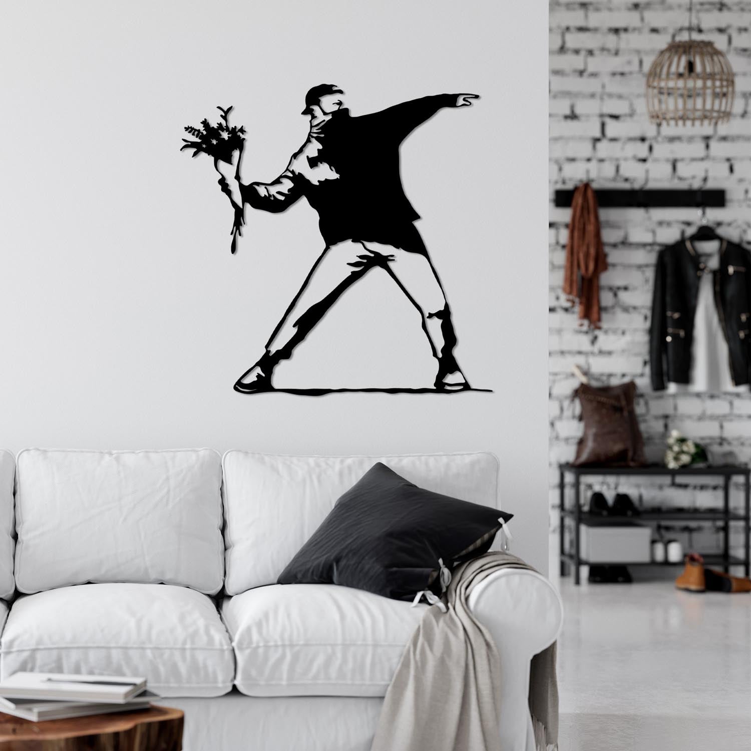 Banksy Metal 01 in Schwarz präsentiert im Onlineshop von KAQTU Design AG. Wanddeko ist von Wallity