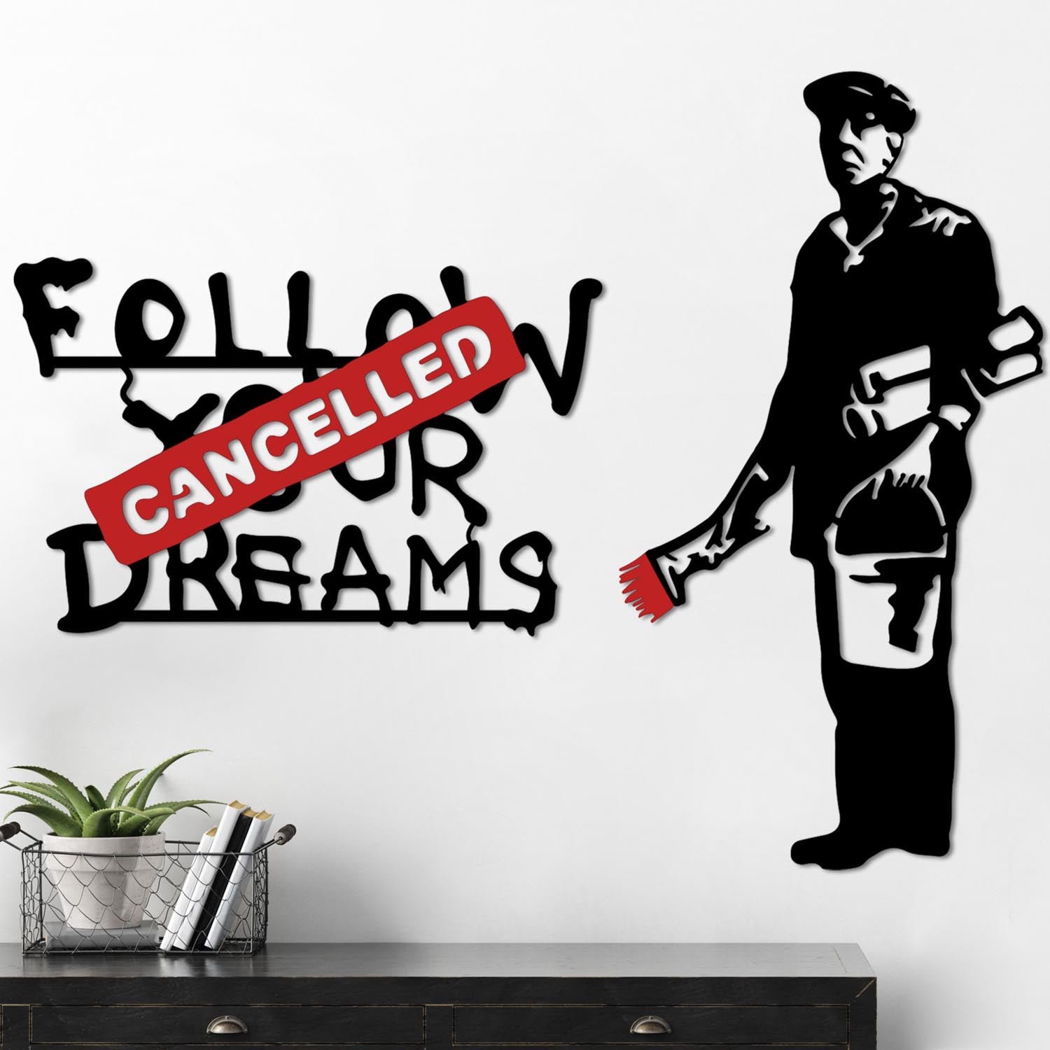 Banksy Metal 06 in Weiss Rot präsentiert im Onlineshop von KAQTU Design AG. Wanddeko ist von Wallity